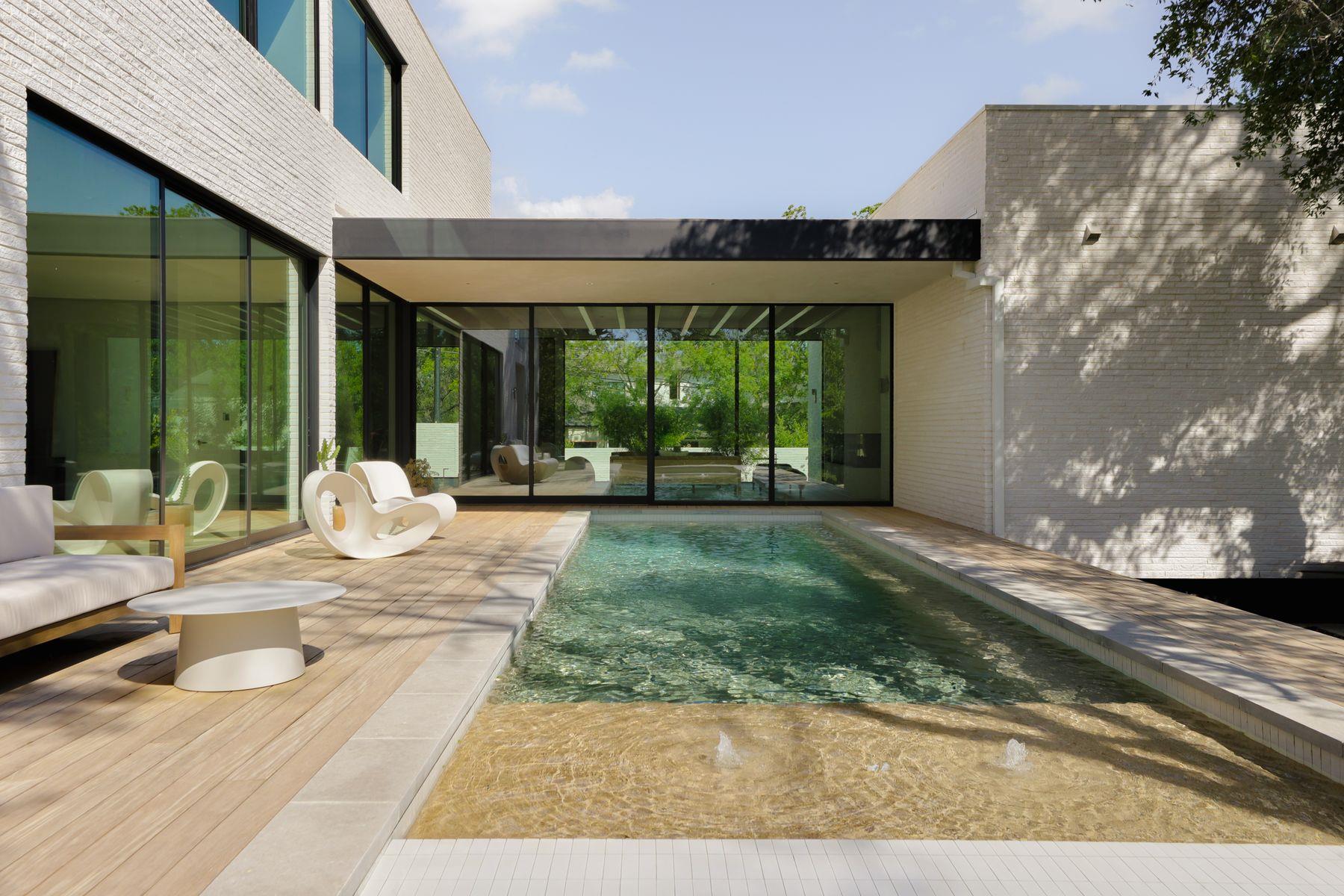 2106 Matthews Dr, Austin, TX 78703