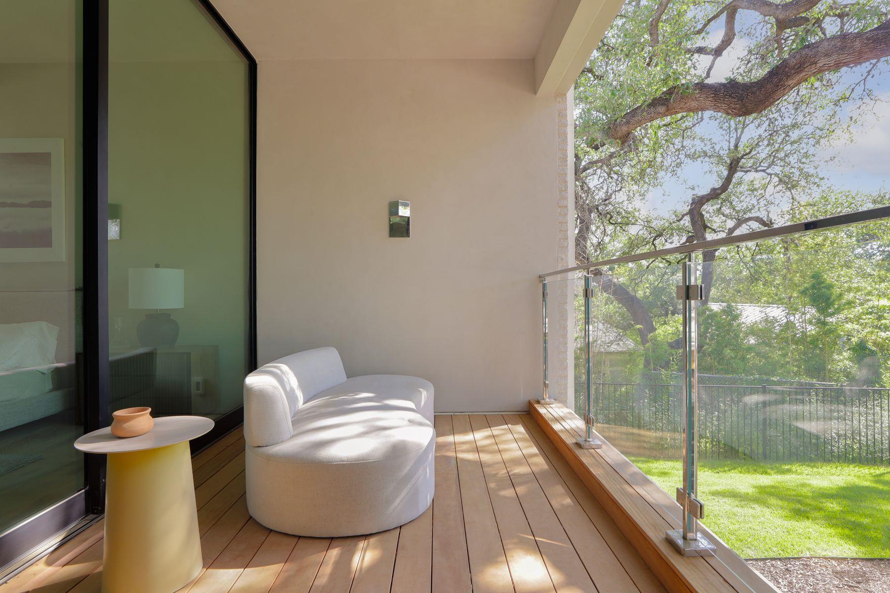 2106 Matthews Dr, Austin, TX 78703