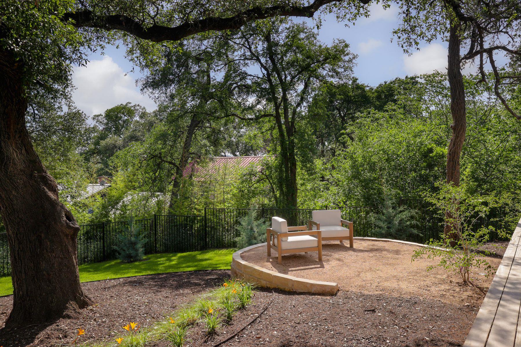 2106 Matthews Dr, Austin, TX 78703