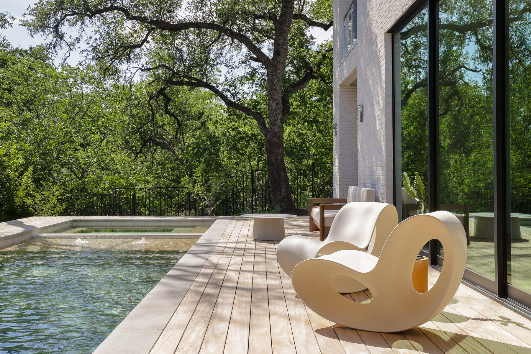 2106 Matthews Dr, Austin, TX 78703