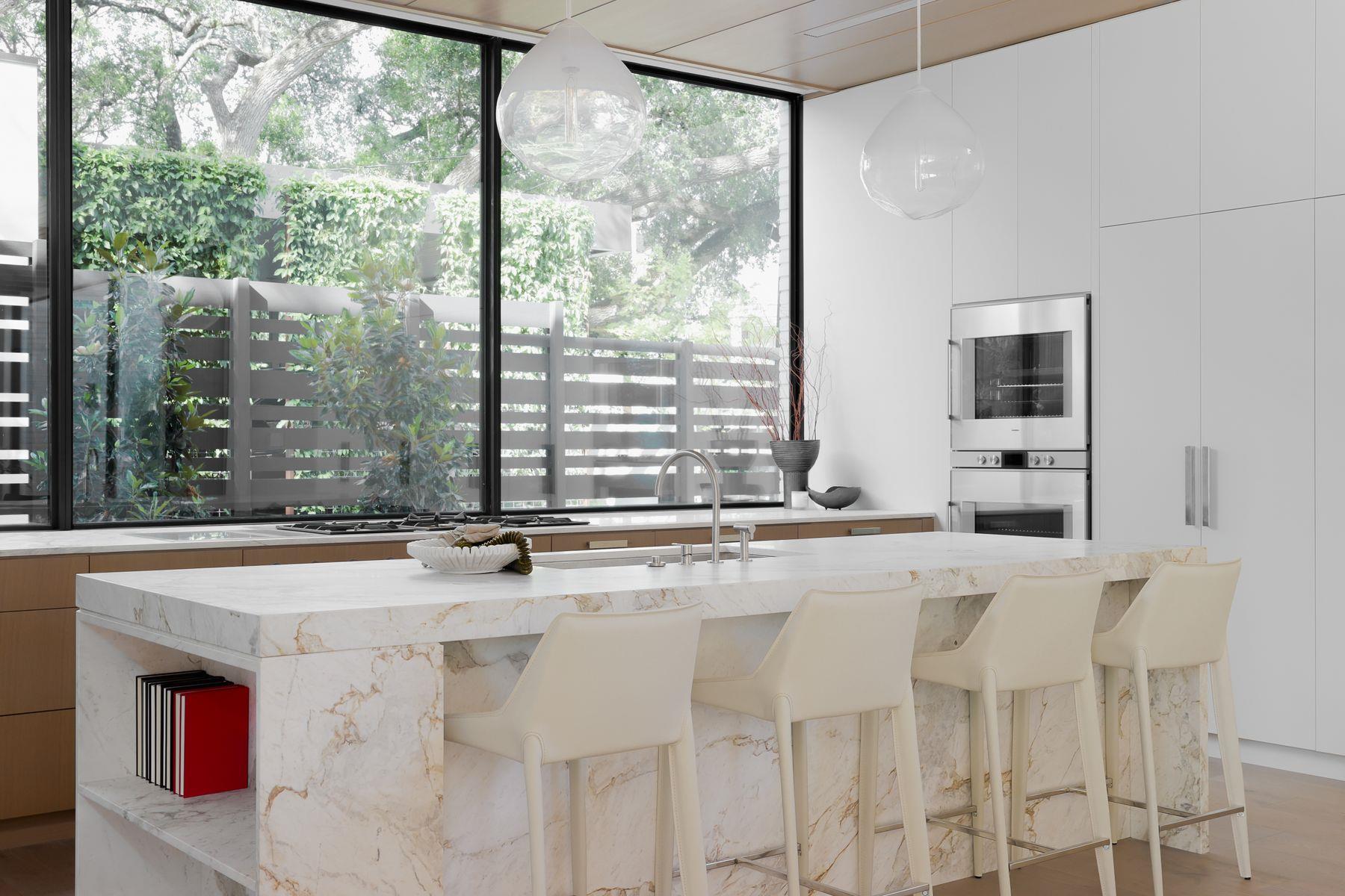 2106 Matthews Dr, Austin, TX 78703