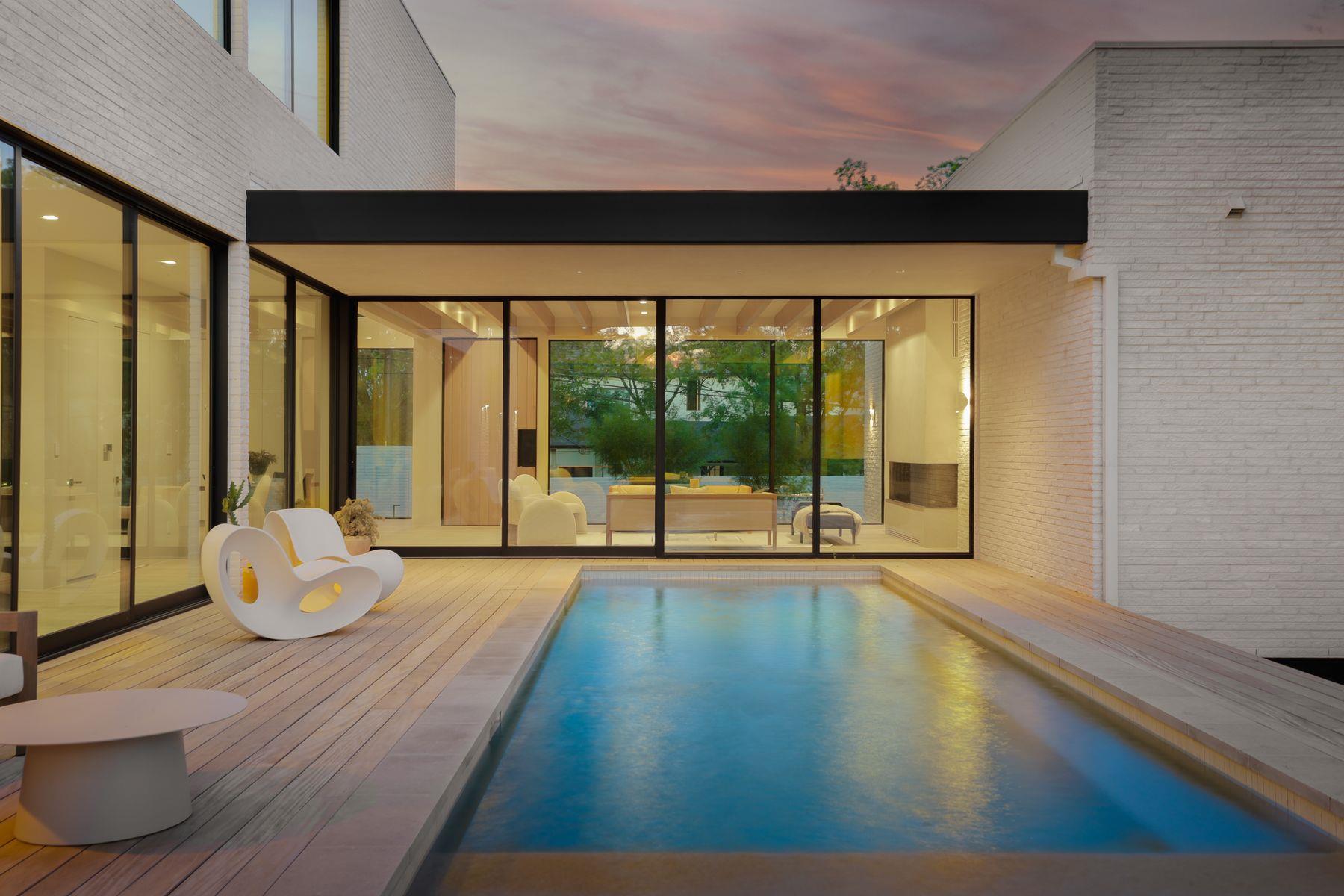 2106 Matthews Dr, Austin, TX 78703