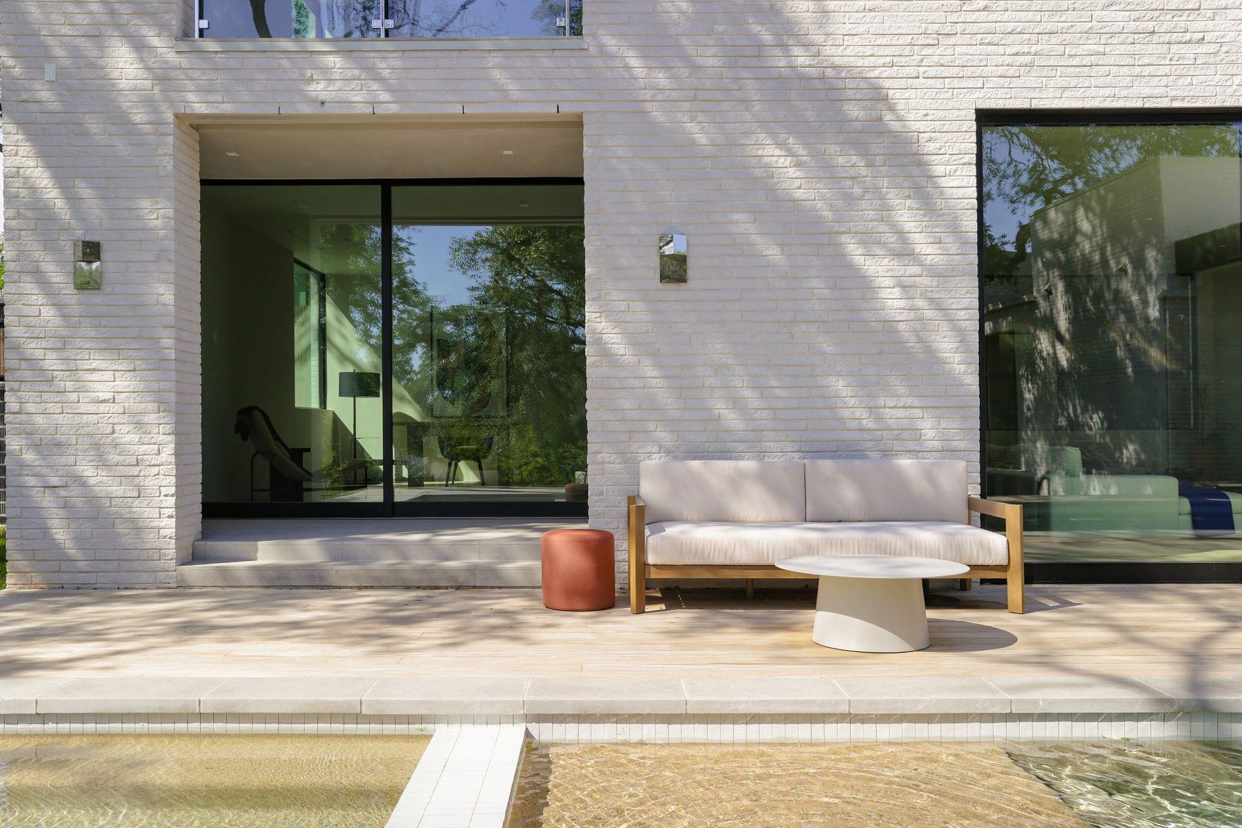 2106 Matthews Dr, Austin, TX 78703