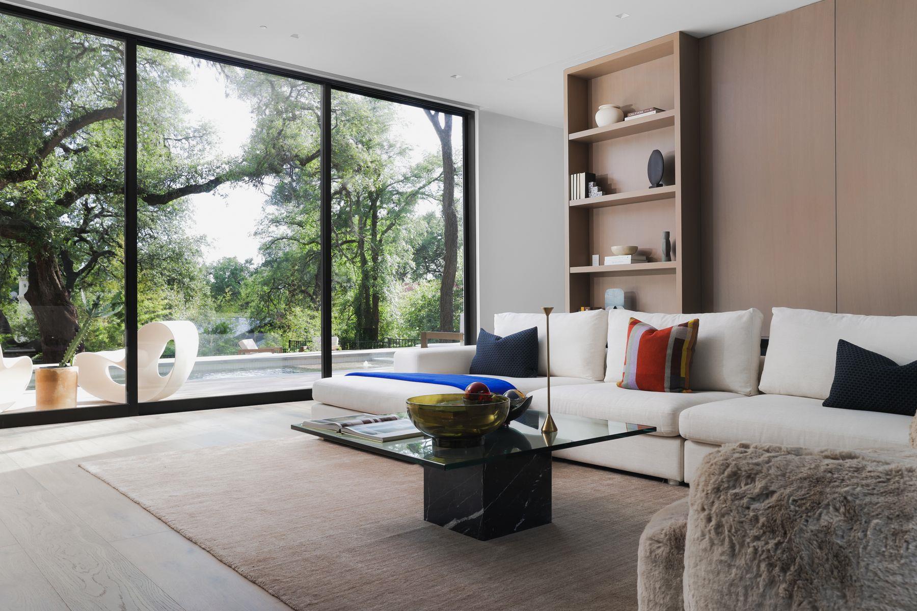 2106 Matthews Dr, Austin, TX 78703