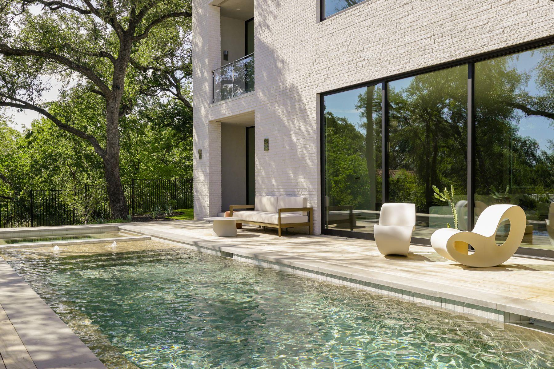 2106 Matthews Dr, Austin, TX 78703