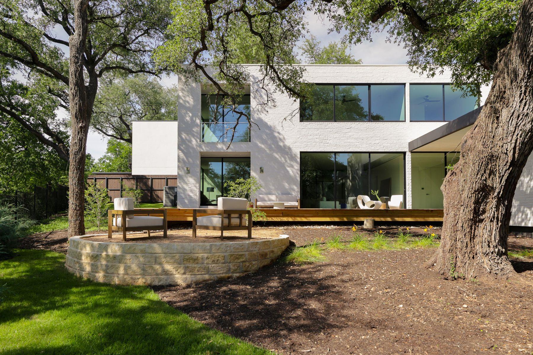 2106 Matthews Dr, Austin, TX 78703