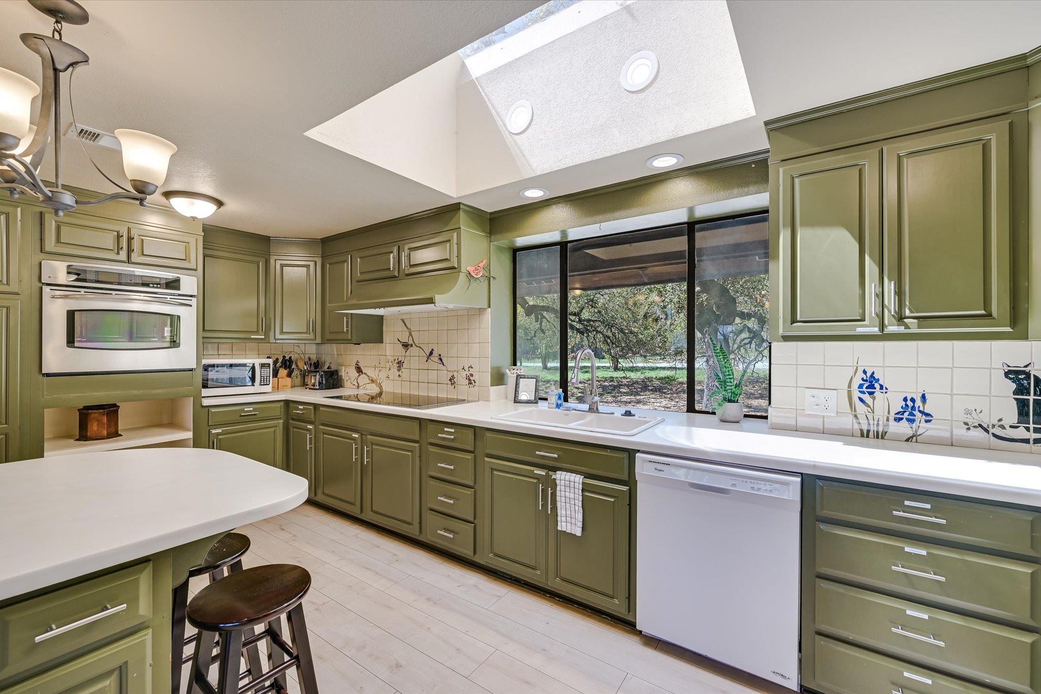 411 Whitetail Ridge Rd, Dripping Springs, TX 78620