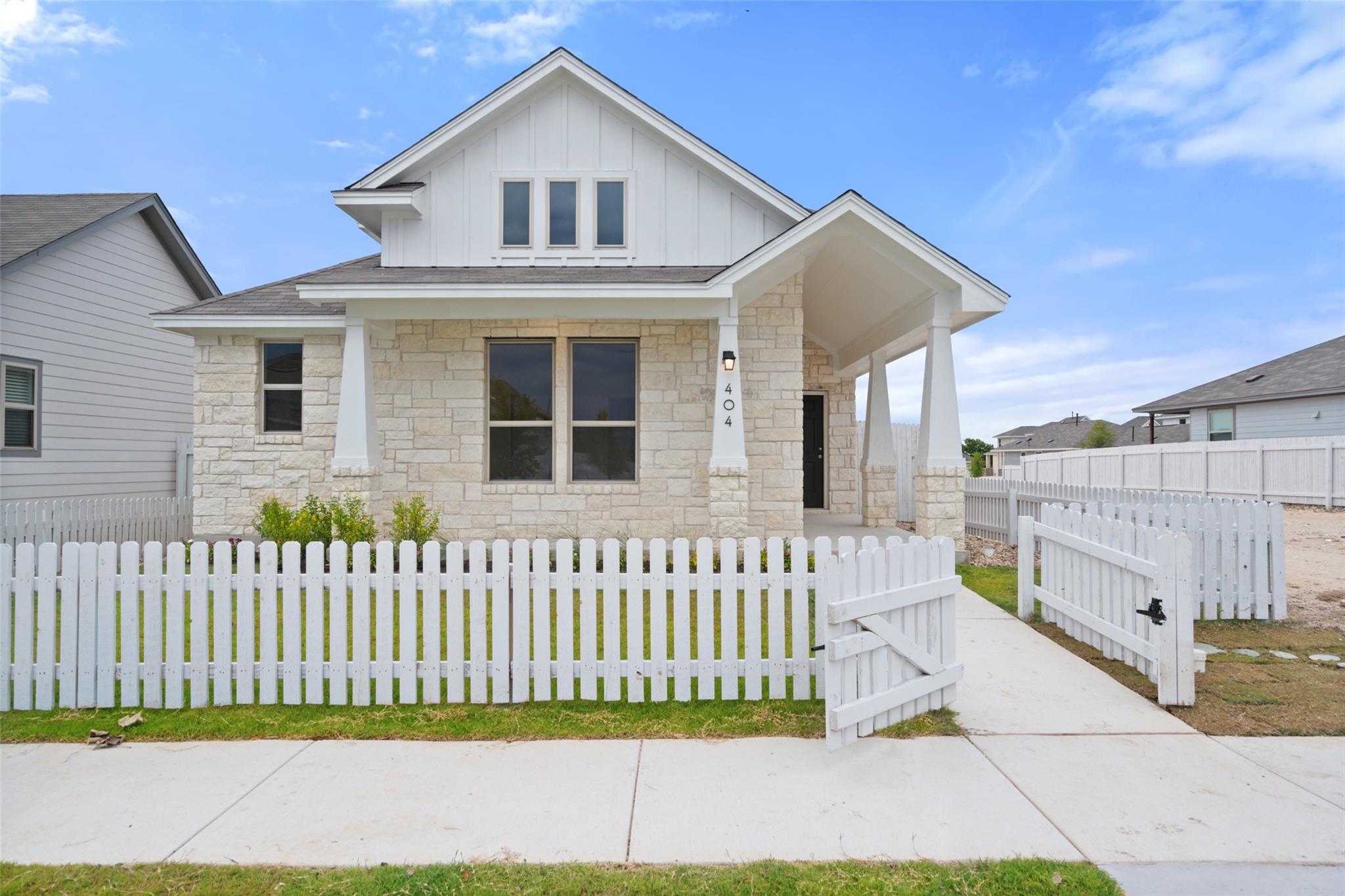 348 Glocken Ln, Kyle, TX 78640