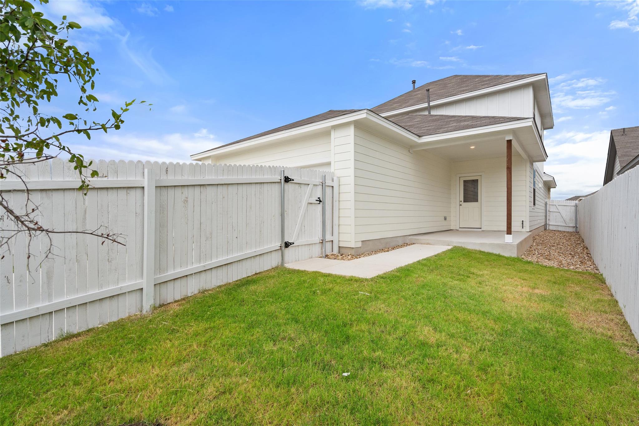 348 Glocken Ln, Kyle, TX 78640