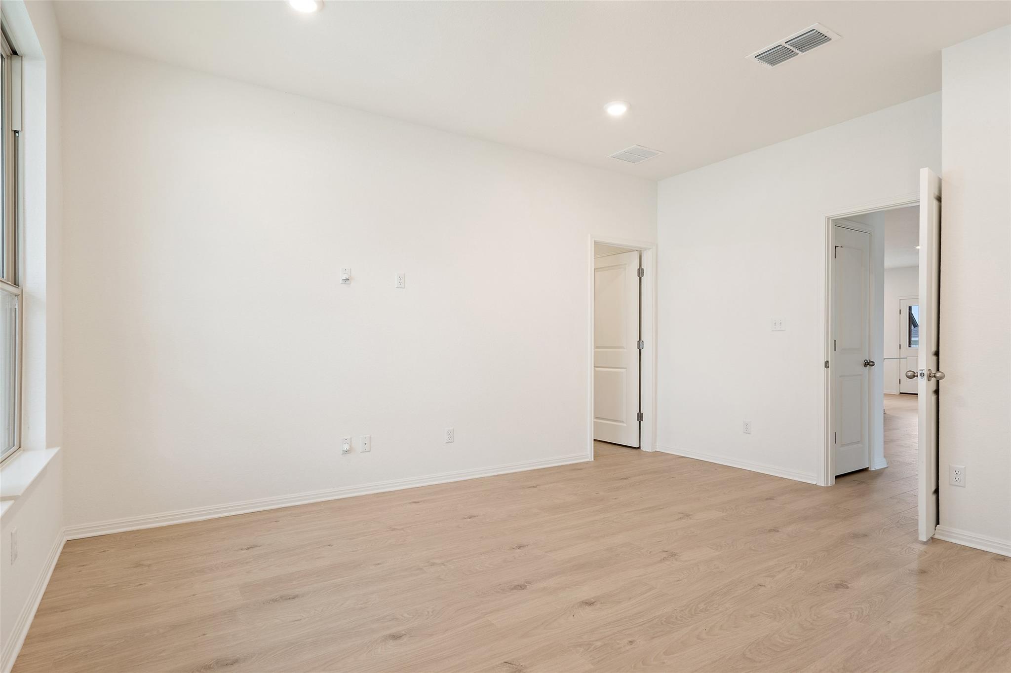 348 Glocken Ln, Kyle, TX 78640