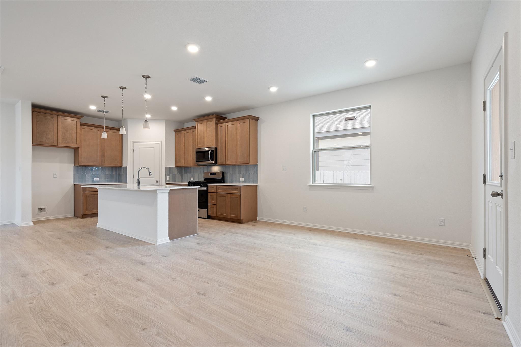 348 Glocken Ln, Kyle, TX 78640