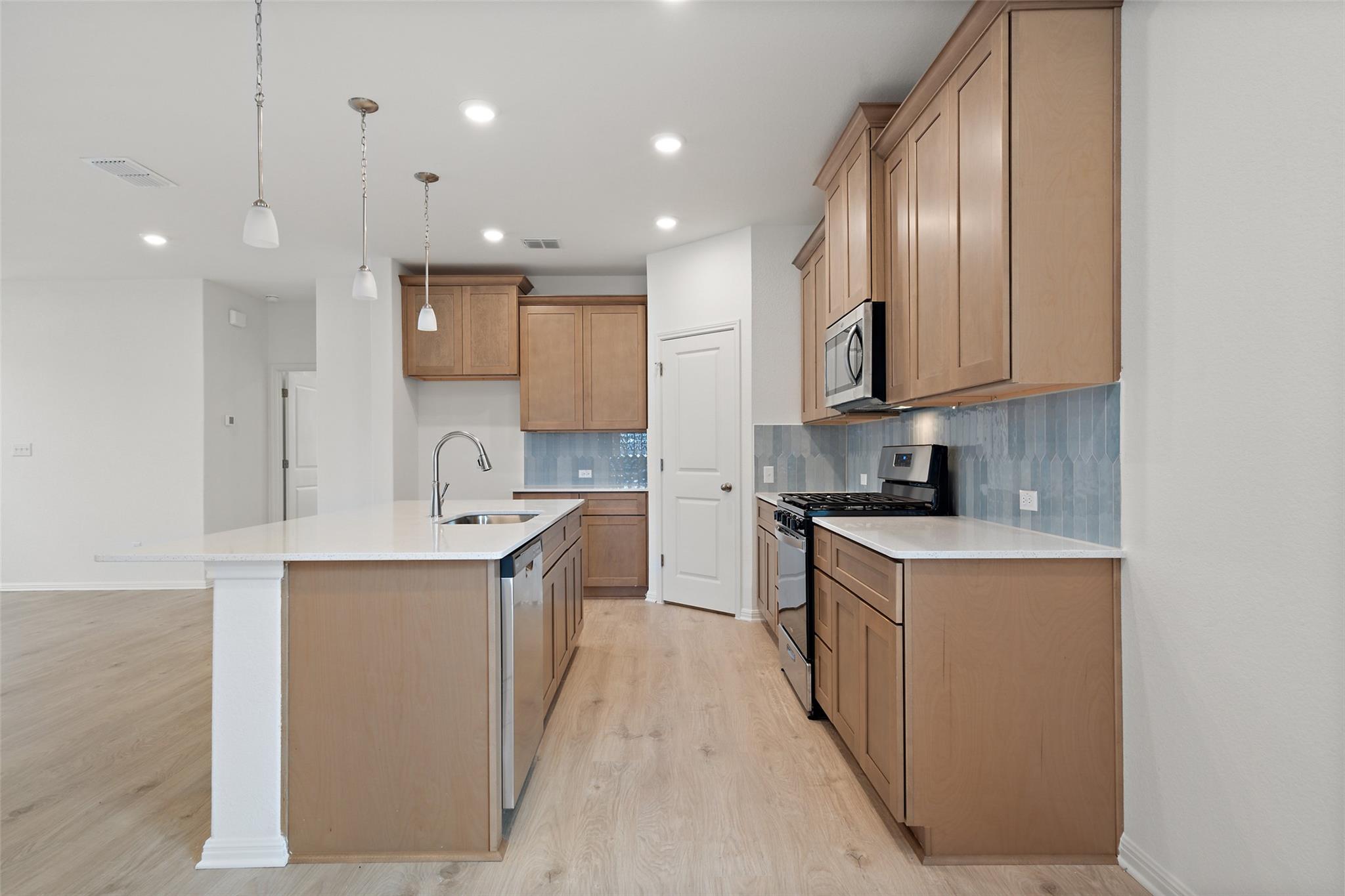 348 Glocken Ln, Kyle, TX 78640