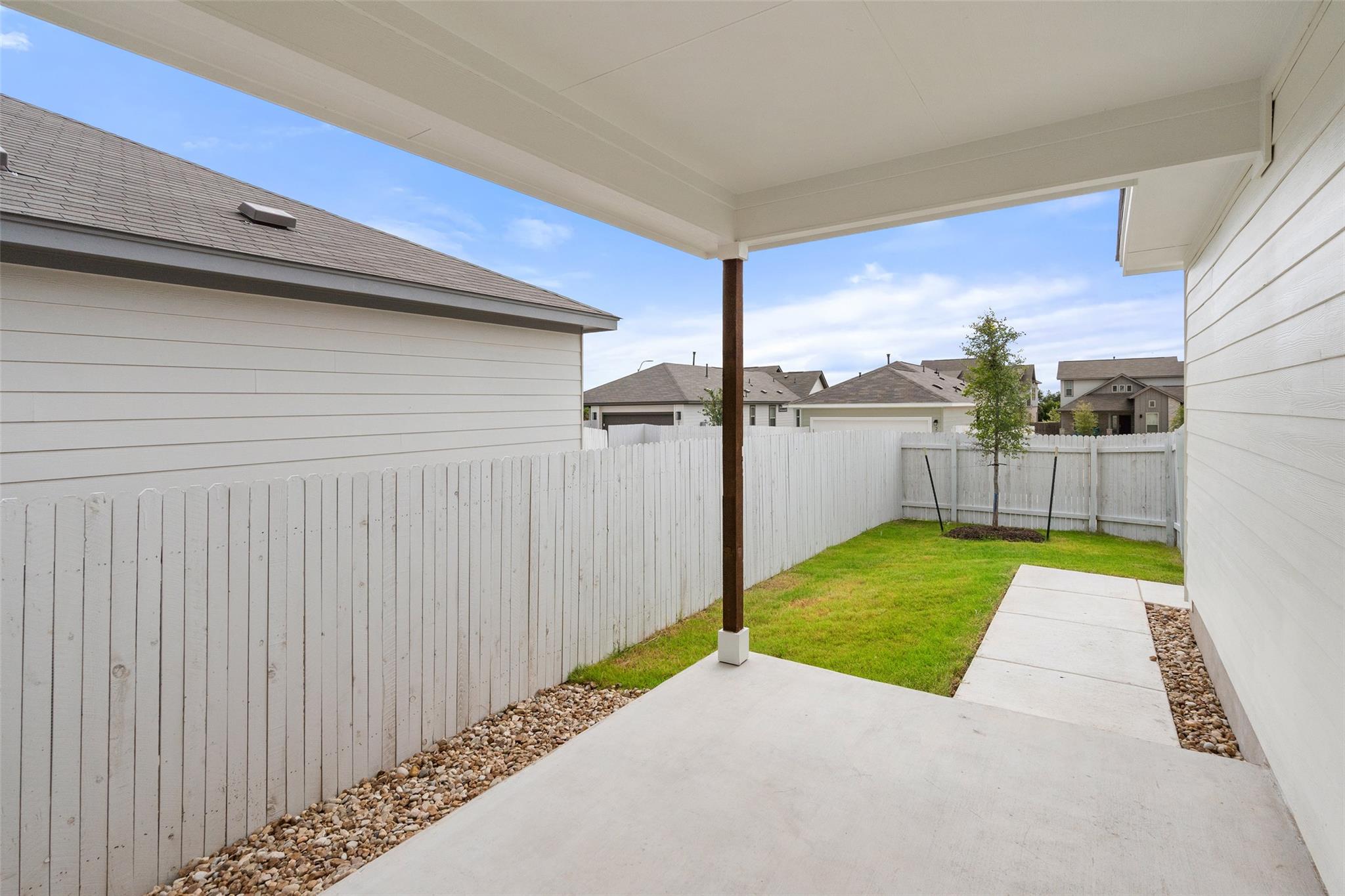 348 Glocken Ln, Kyle, TX 78640