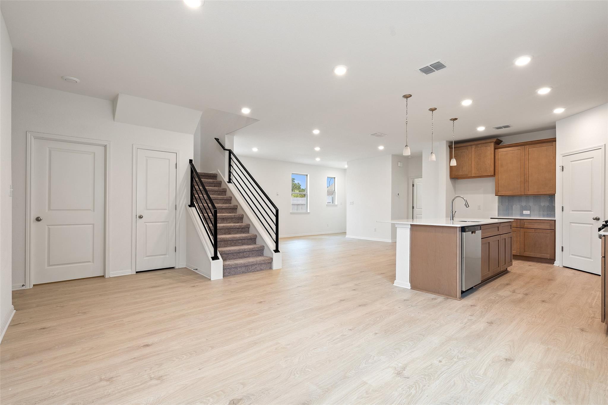 348 Glocken Ln, Kyle, TX 78640