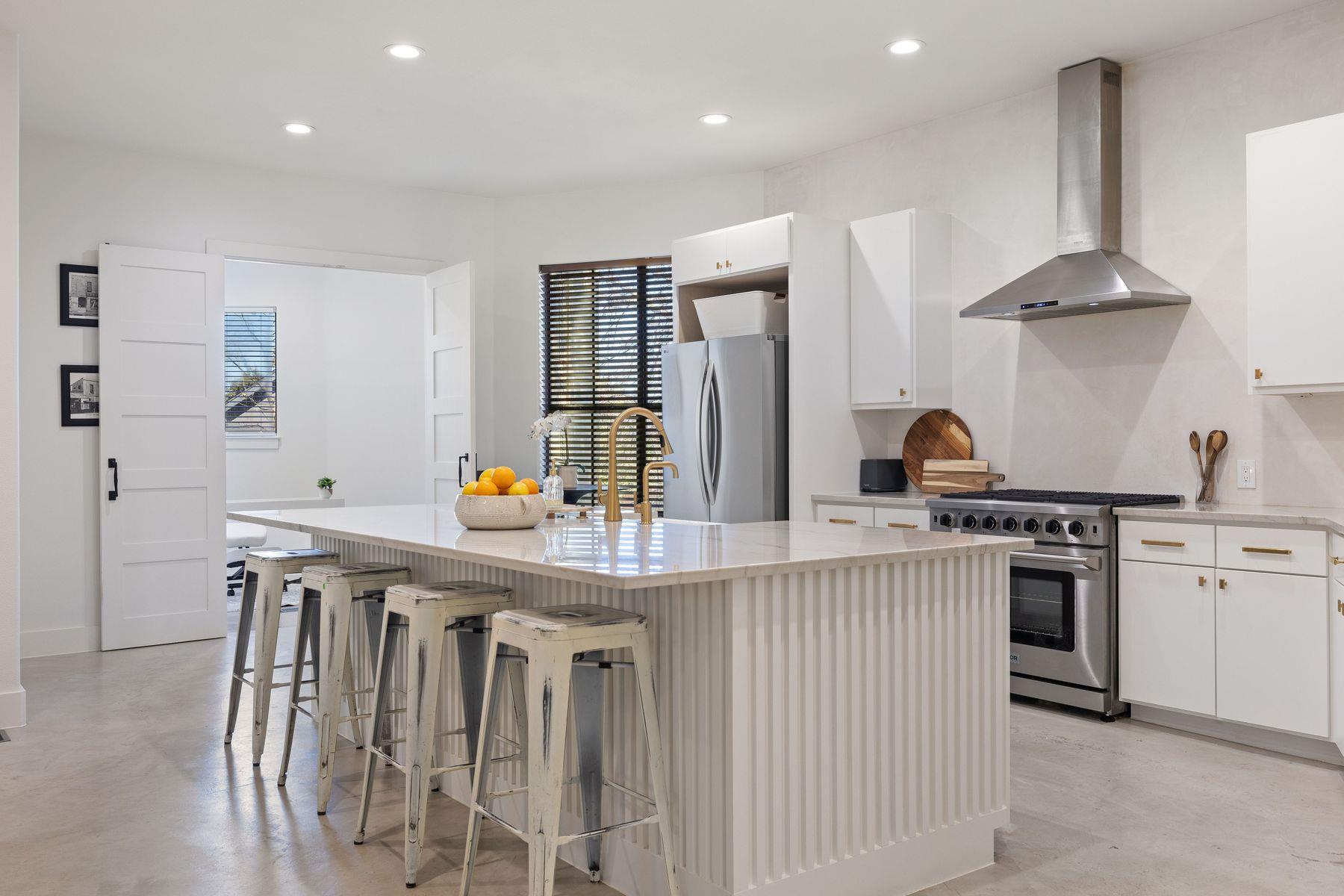 1018 Harwood Pl, Austin, TX 78704