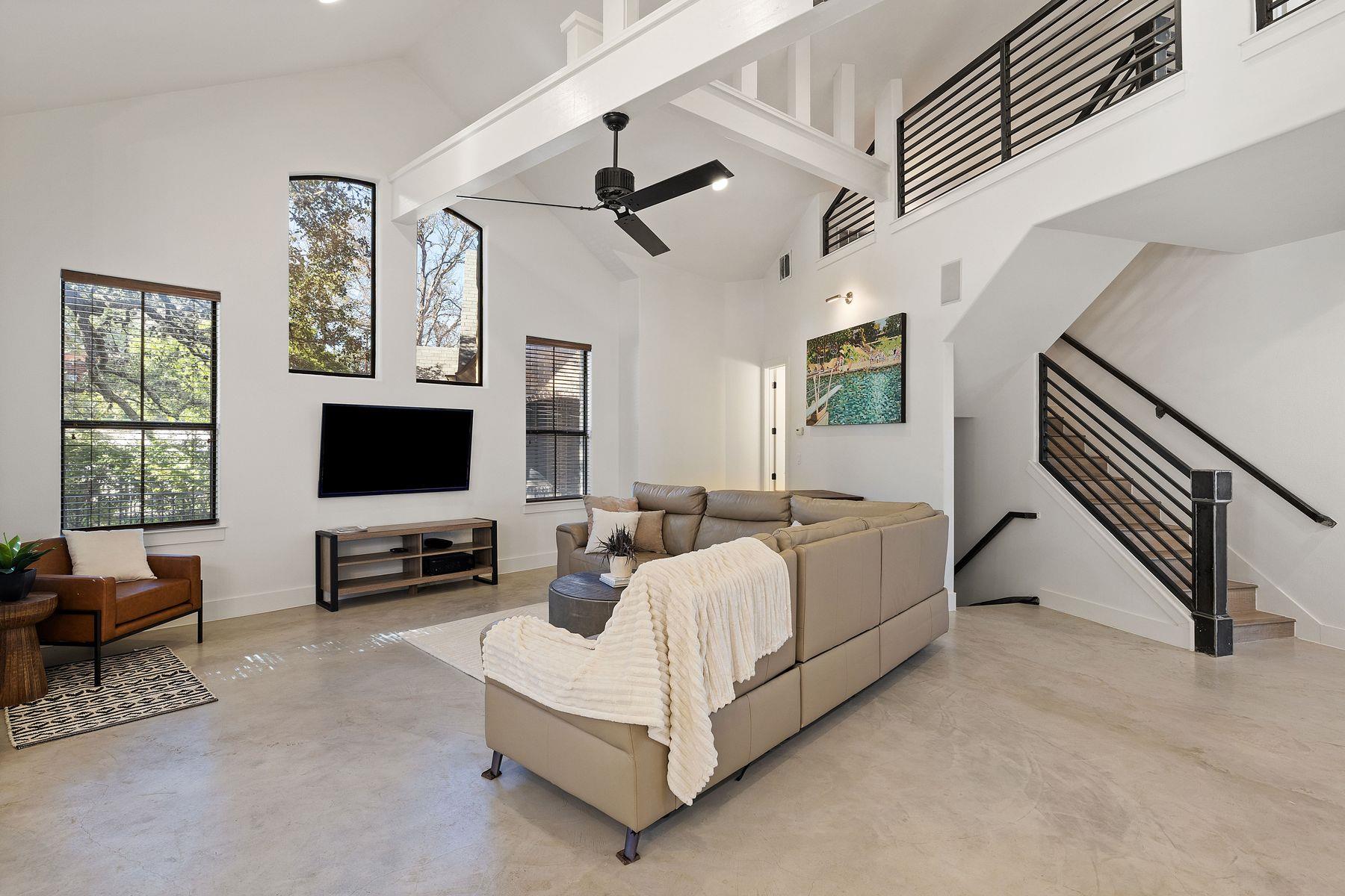 1018 Harwood Pl, Austin, TX 78704