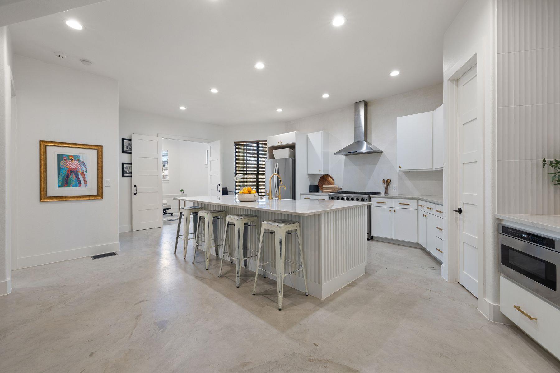 1018 Harwood Pl, Austin, TX 78704