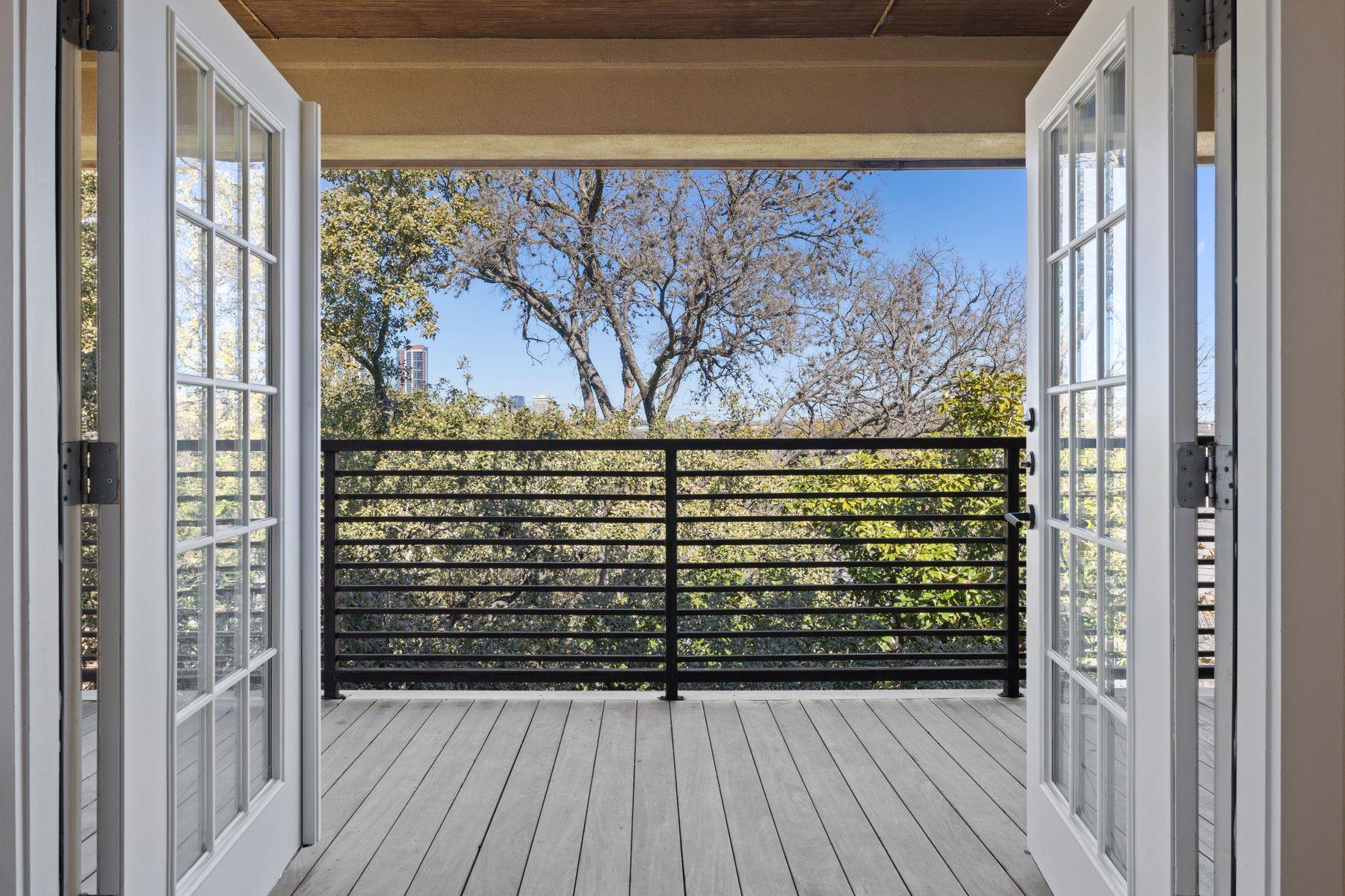 1018 Harwood Pl, Austin, TX 78704