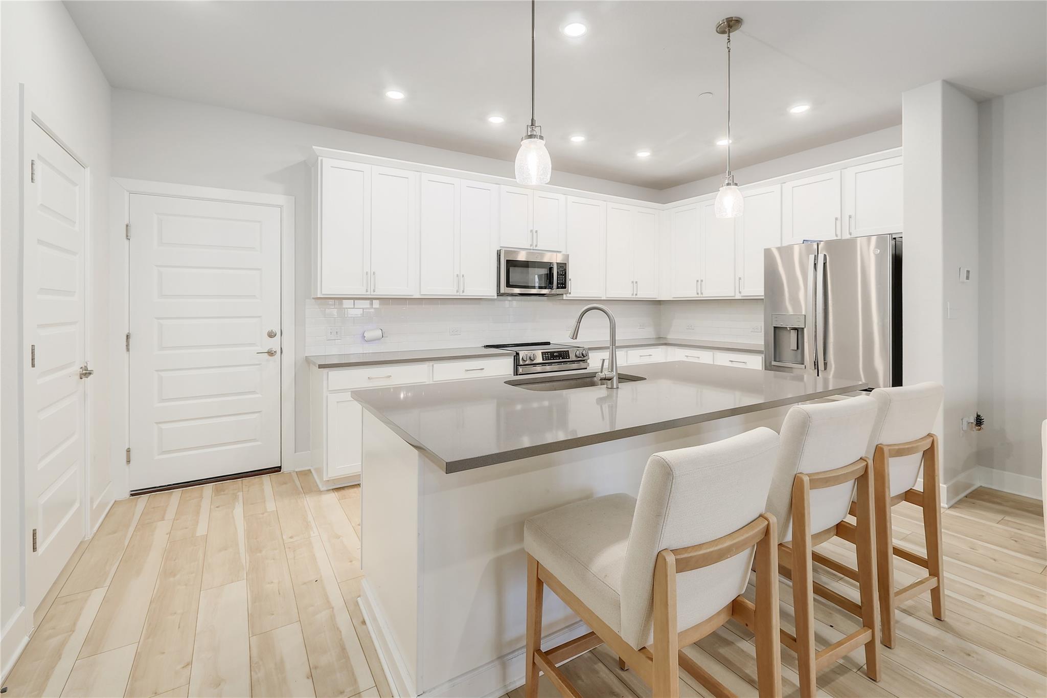 207 Flowers Ave, Hutto, TX 78634