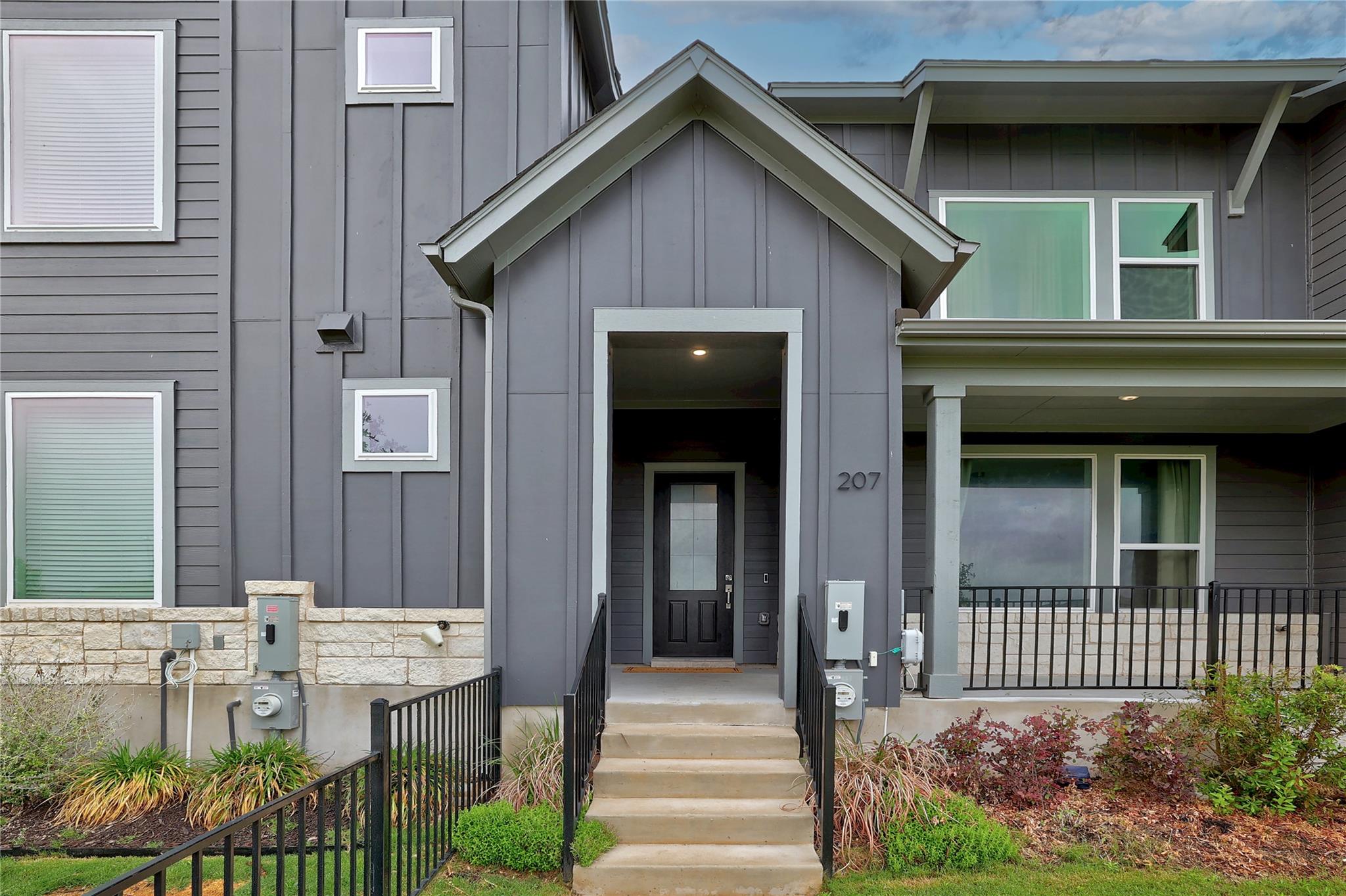 207 Flowers Ave, Hutto, TX 78634