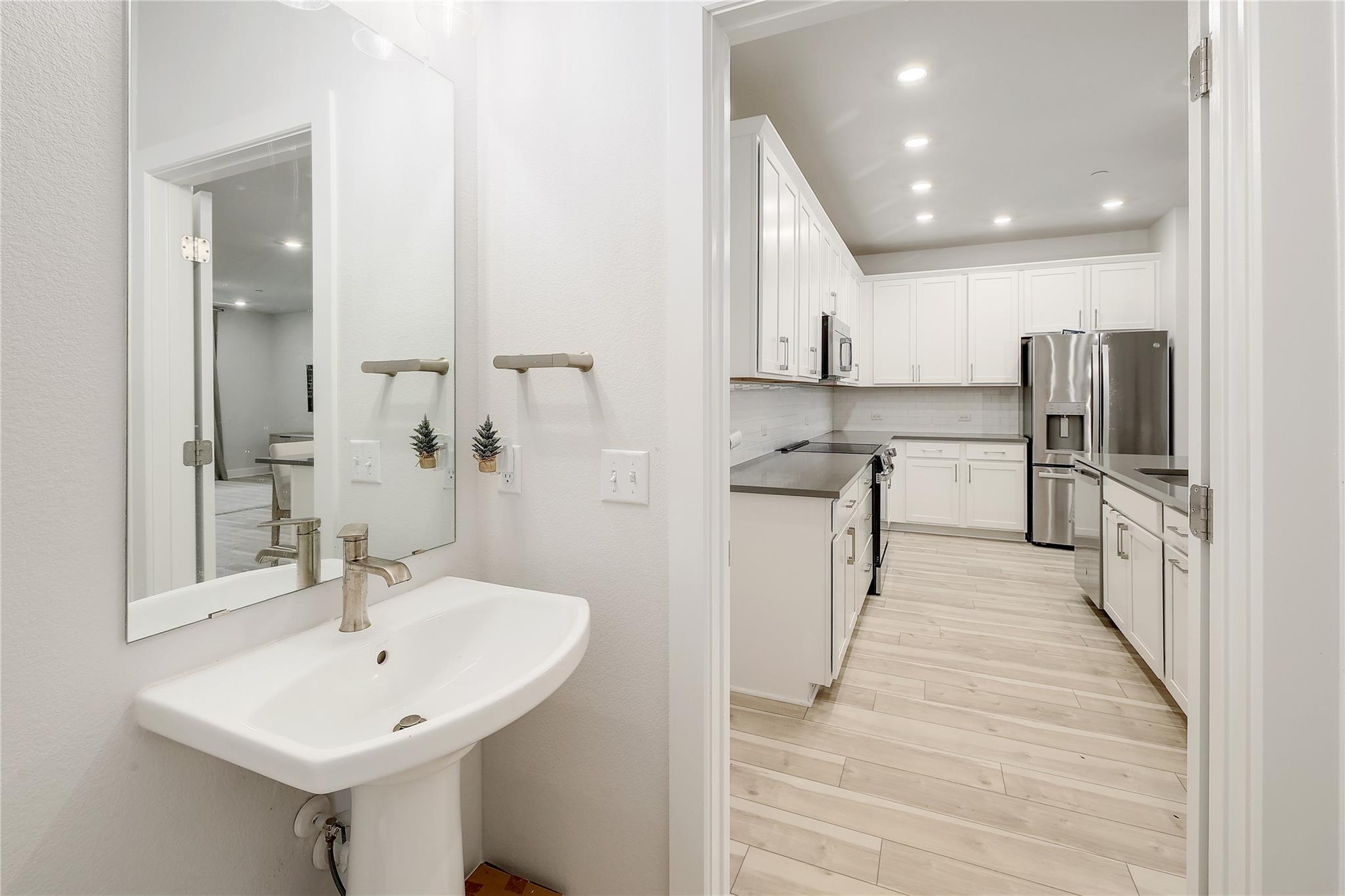 207 Flowers Ave, Hutto, TX 78634