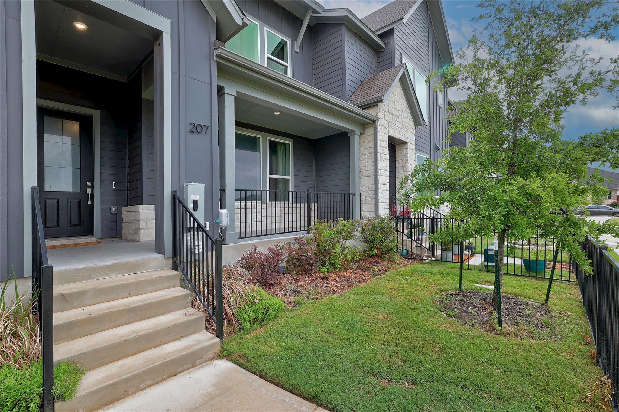 207 Flowers Ave, Hutto, TX 78634