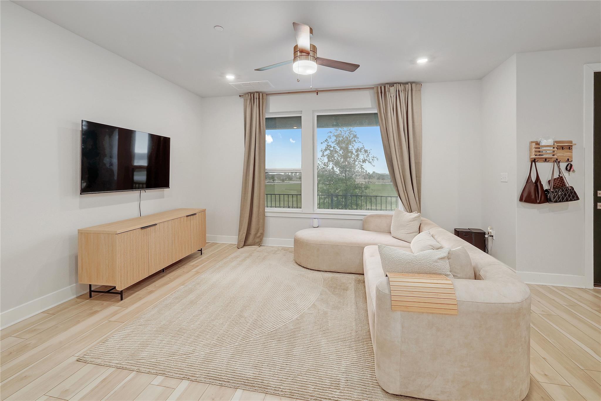 207 Flowers Ave, Hutto, TX 78634