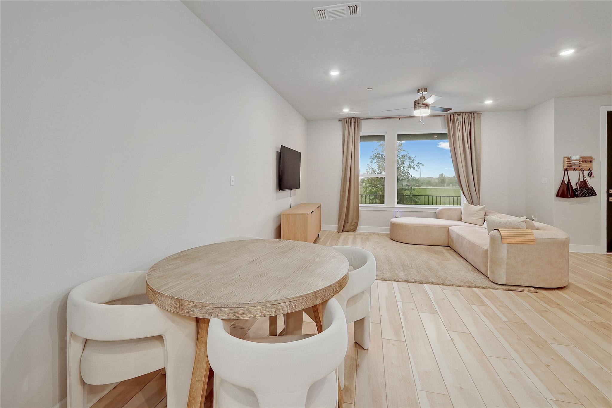 207 Flowers Ave, Hutto, TX 78634