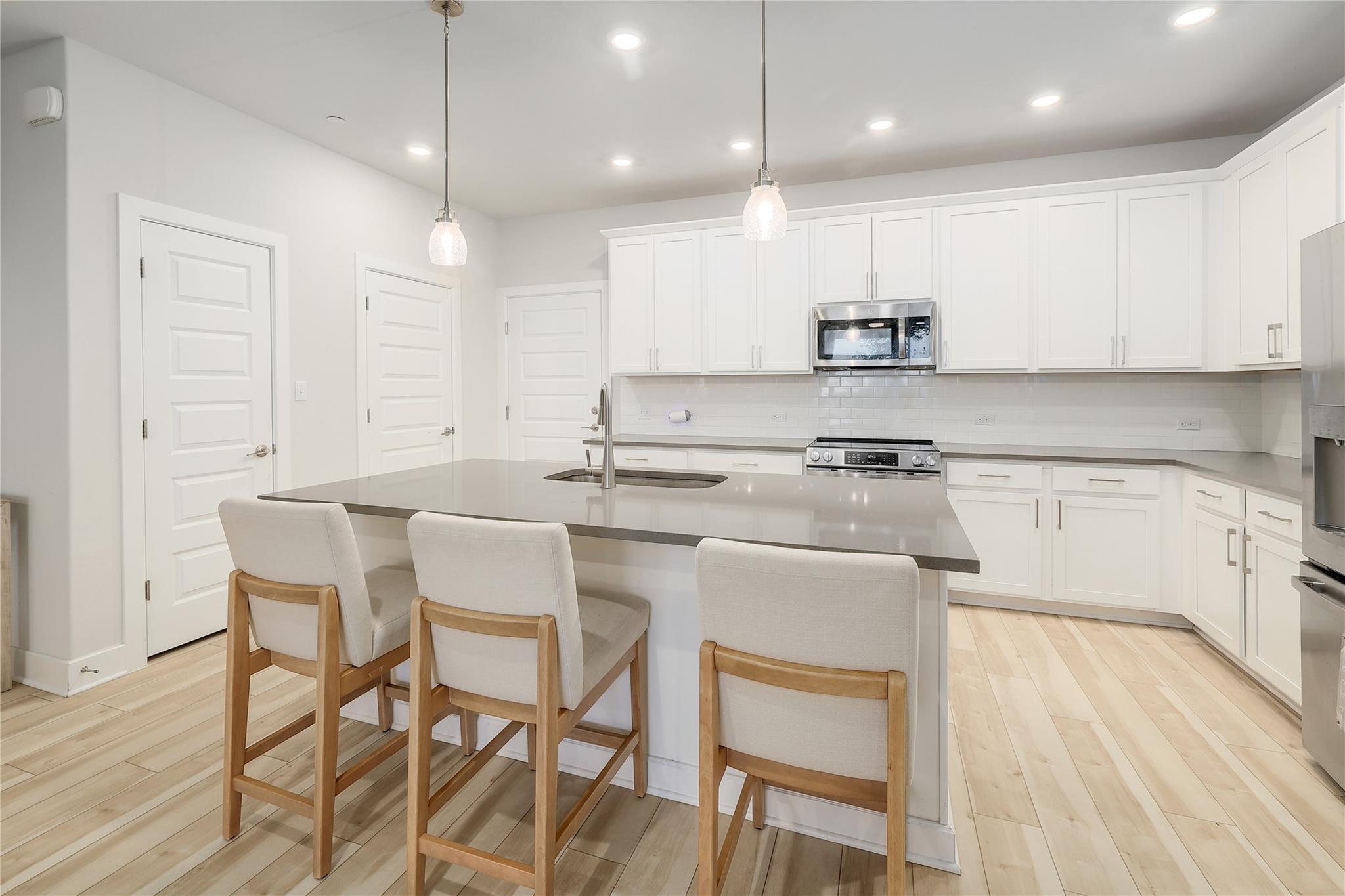 207 Flowers Ave, Hutto, TX 78634