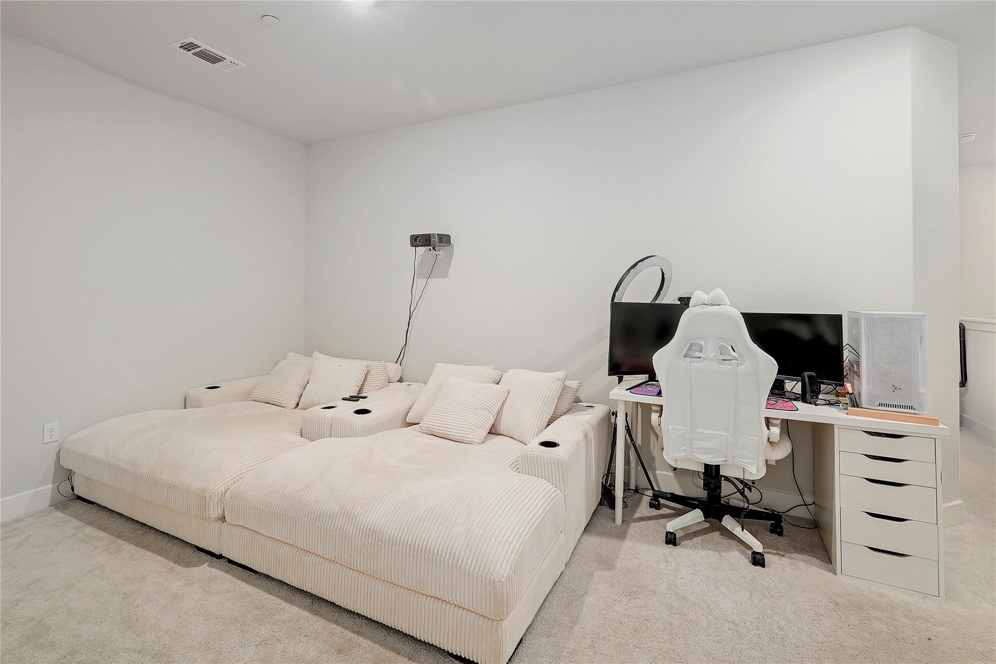 207 Flowers Ave, Hutto, TX 78634