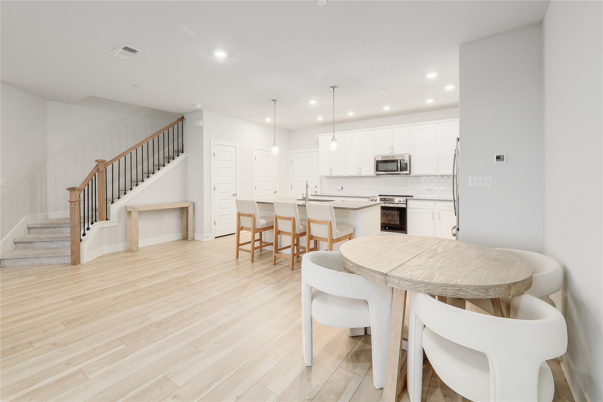 207 Flowers Ave, Hutto, TX 78634