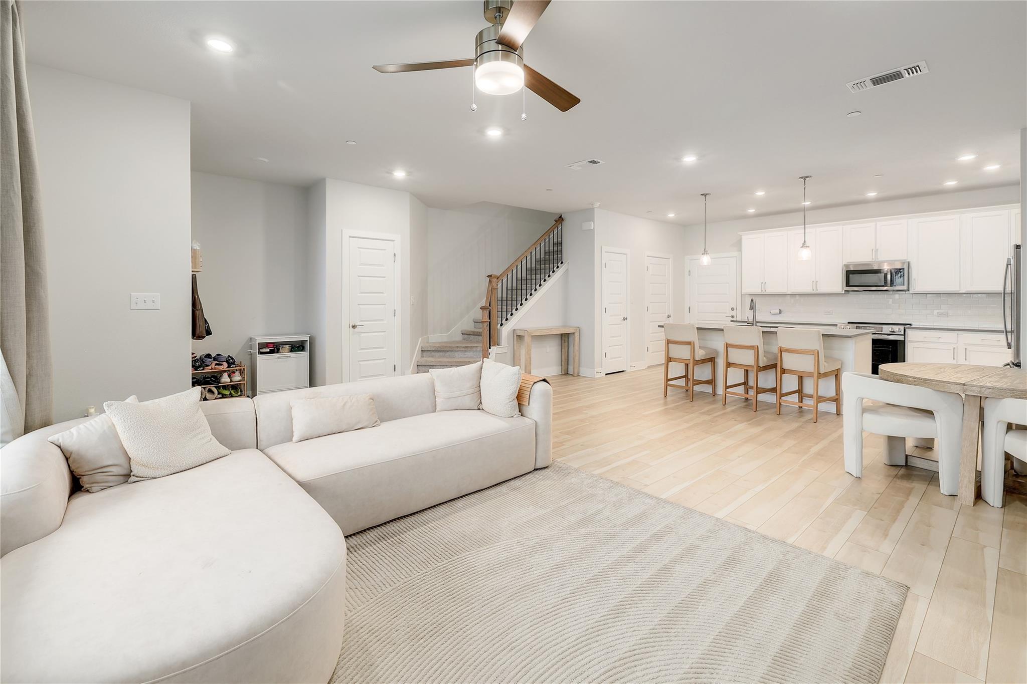 207 Flowers Ave, Hutto, TX 78634