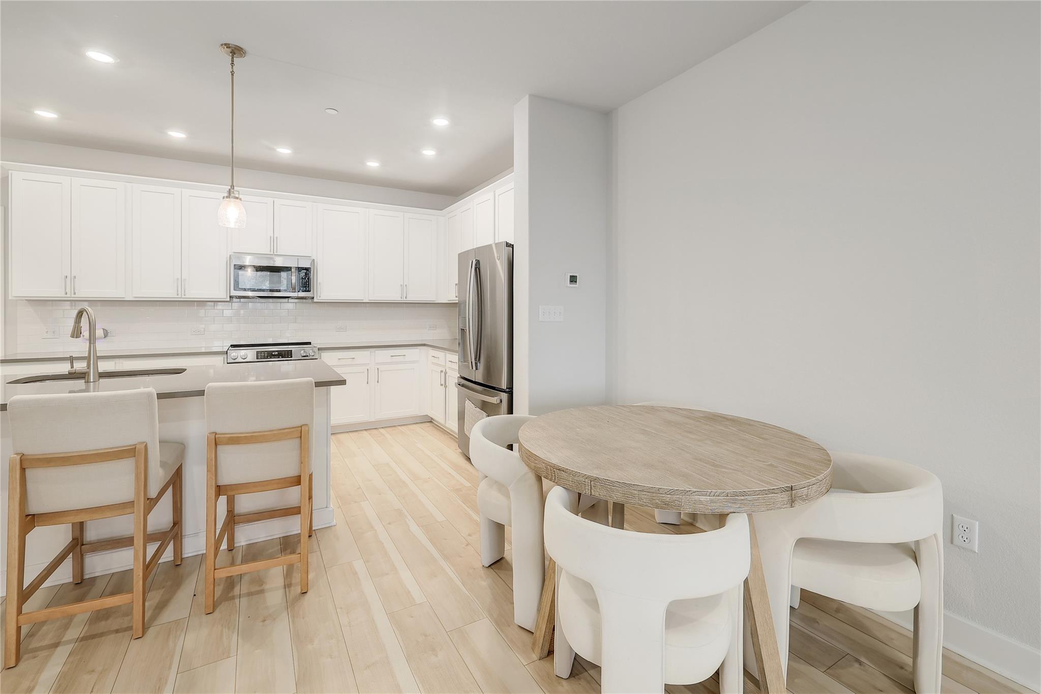 207 Flowers Ave, Hutto, TX 78634