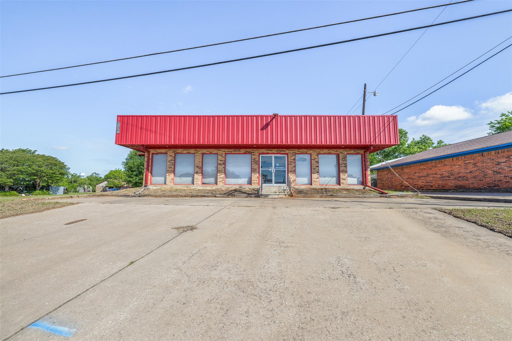 1804 W Cameron Ave, Rockdale, TX 76567