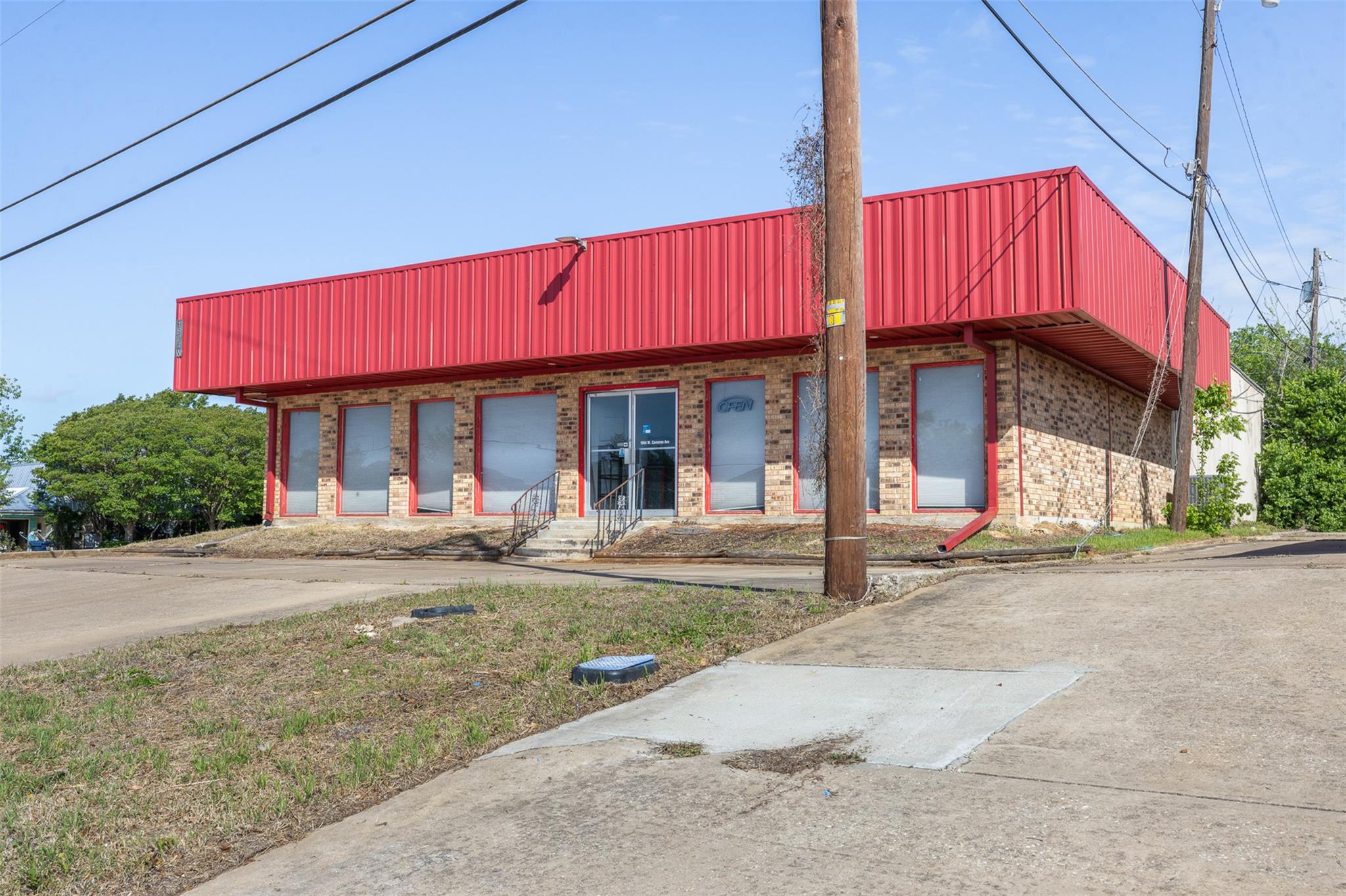 1804 W Cameron Ave, Rockdale, TX 76567