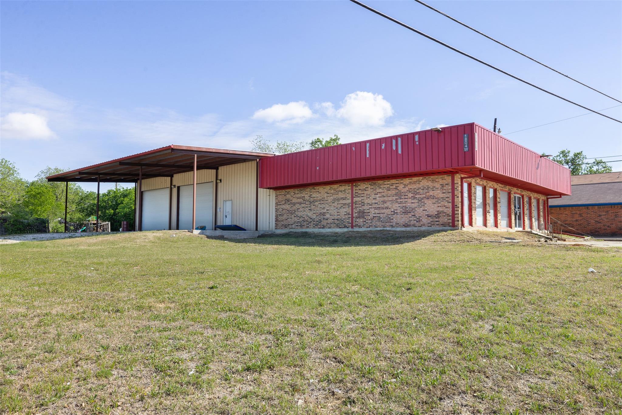 1804 W Cameron Ave, Rockdale, TX 76567