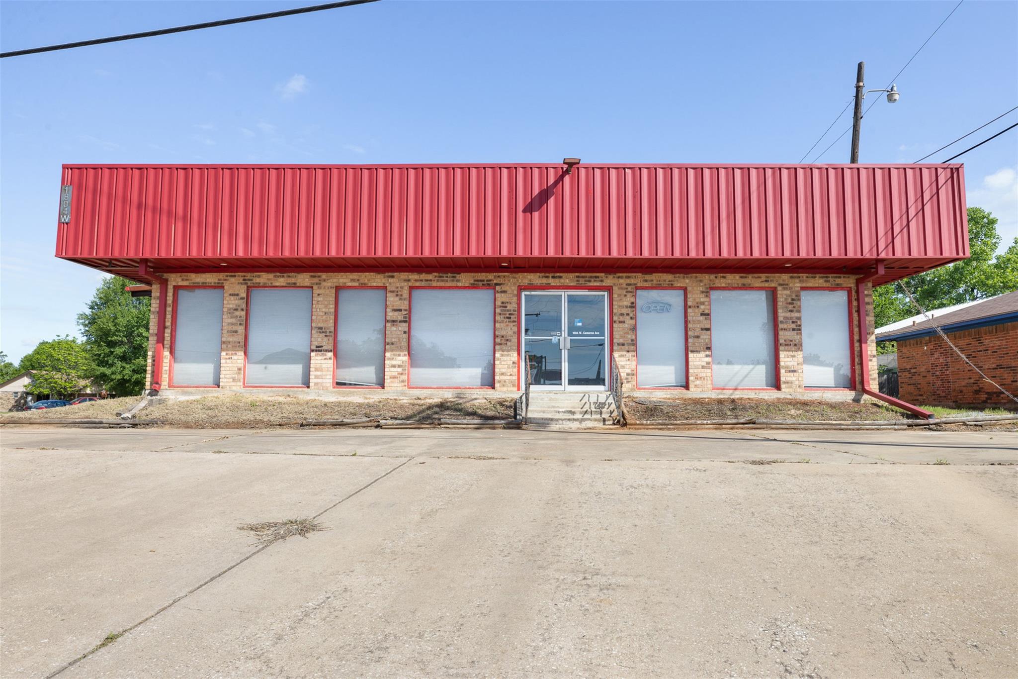 1804 W Cameron Ave, Rockdale, TX 76567