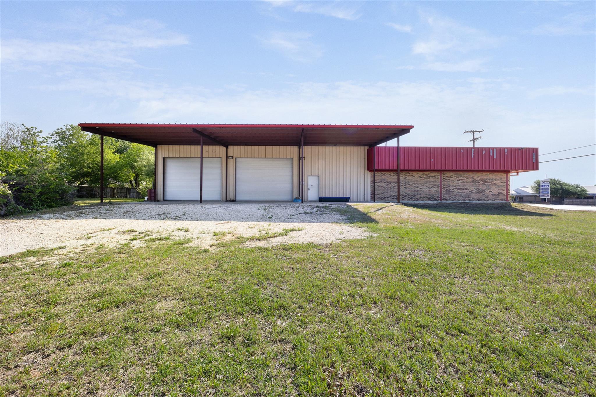 1804 W Cameron Ave, Rockdale, TX 76567