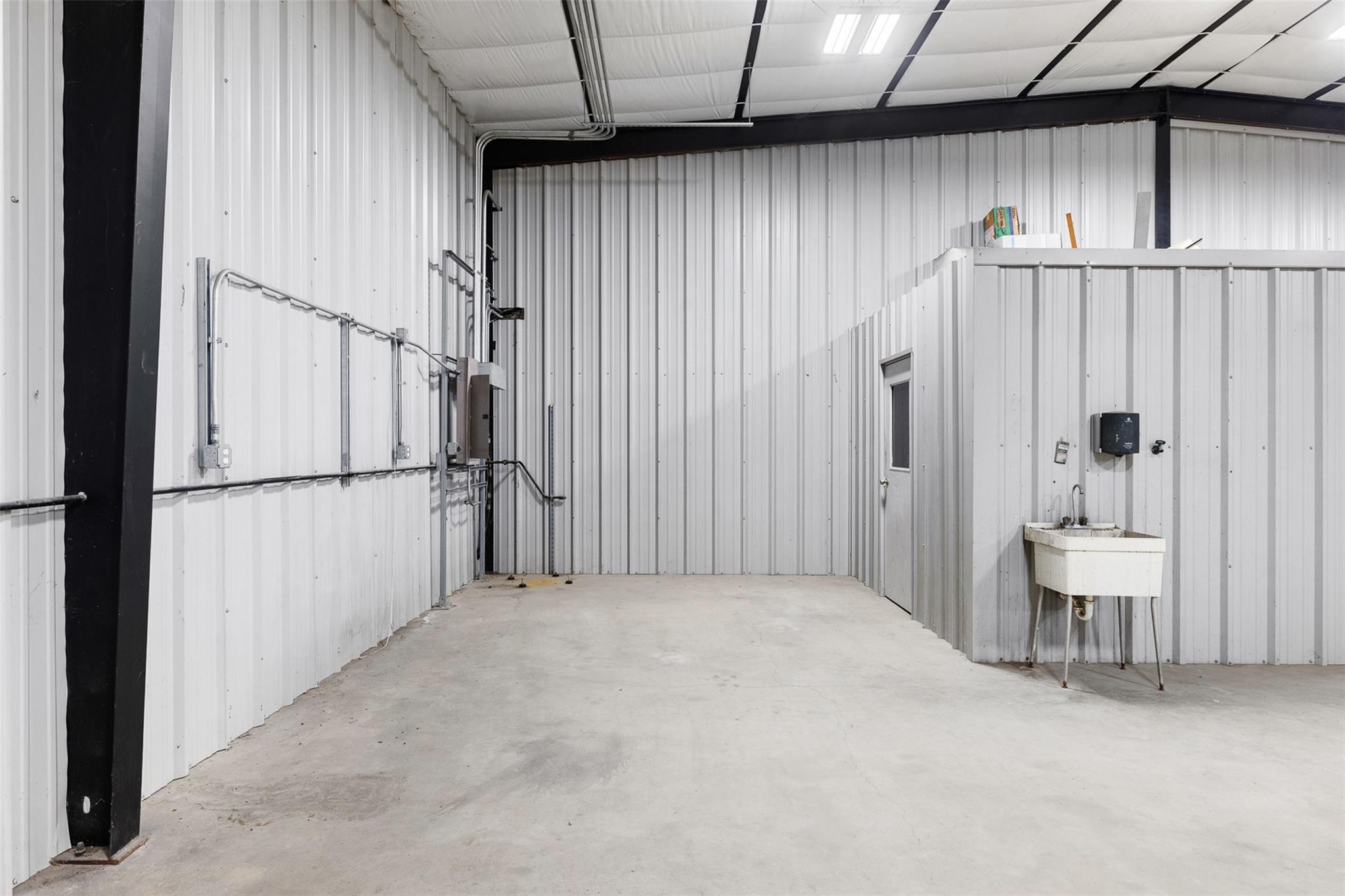 1804 W Cameron Ave, Rockdale, TX 76567