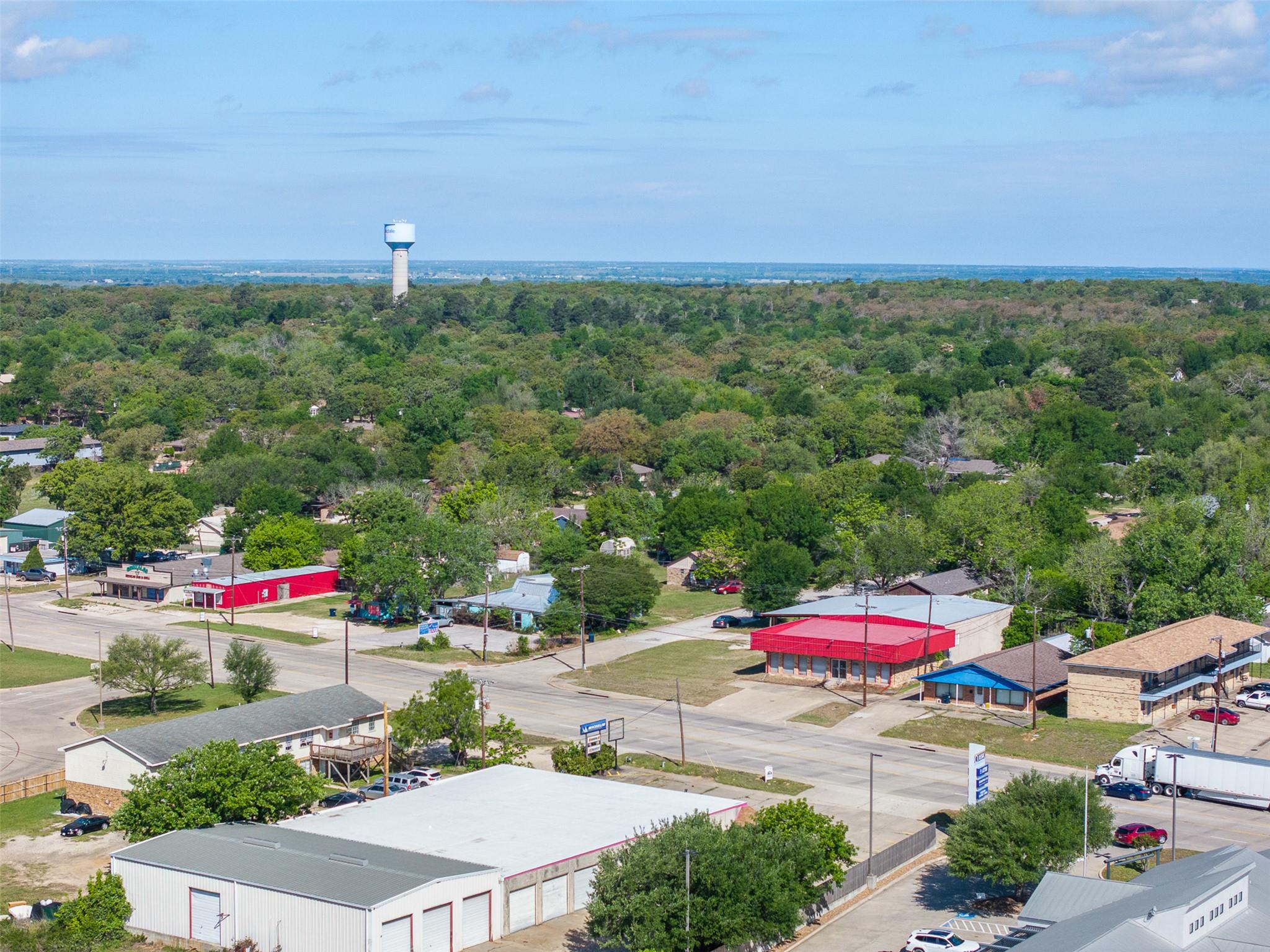 1804 W Cameron Ave, Rockdale, TX 76567