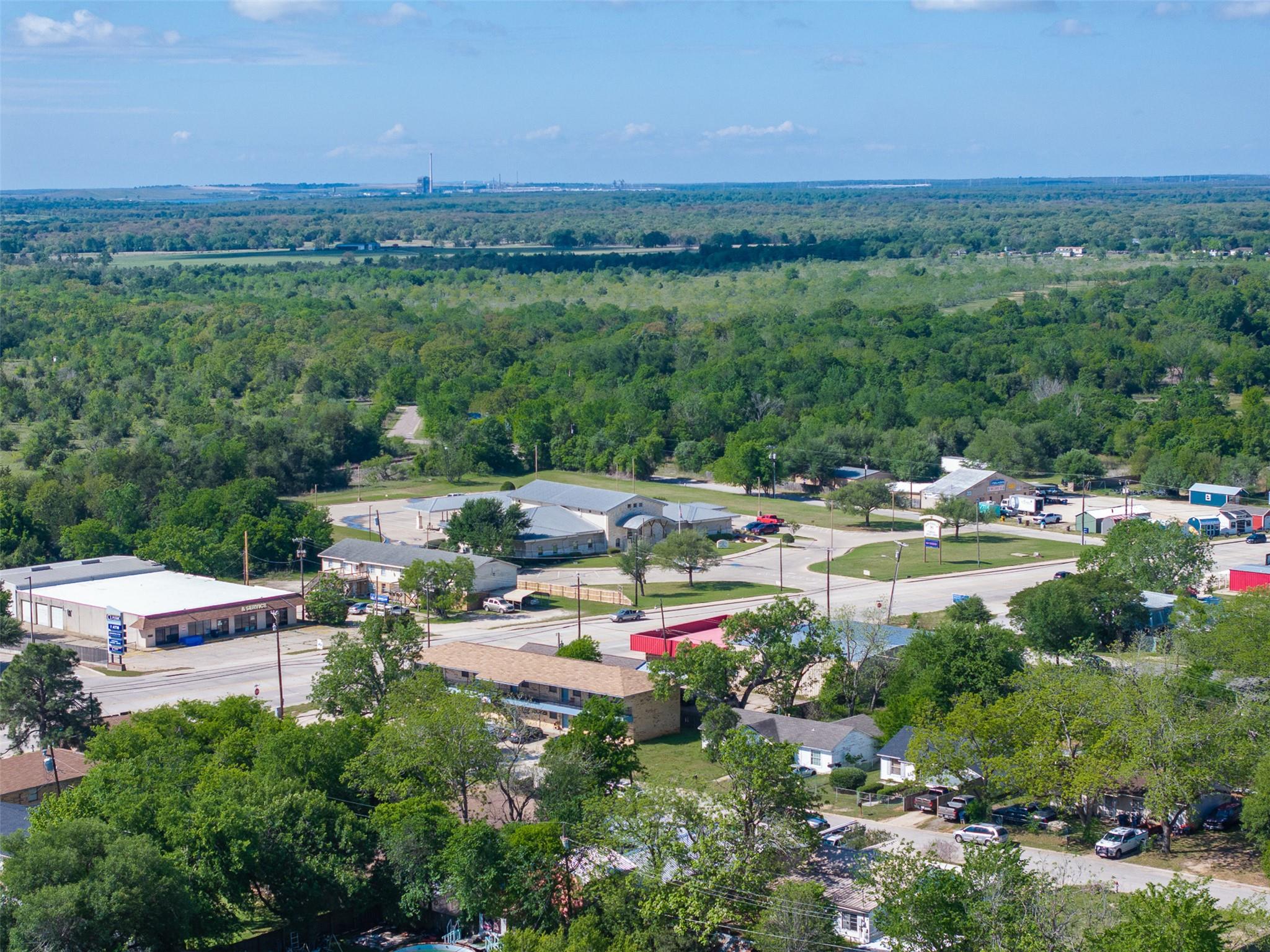 1804 W Cameron Ave, Rockdale, TX 76567