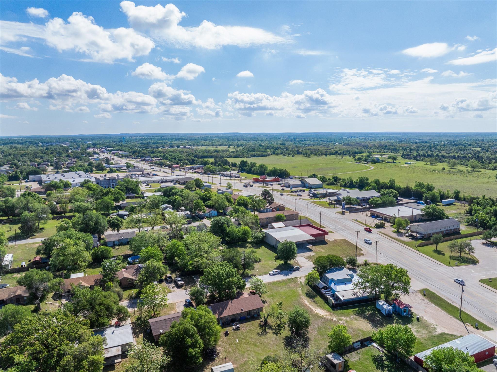 1804 W Cameron Ave, Rockdale, TX 76567