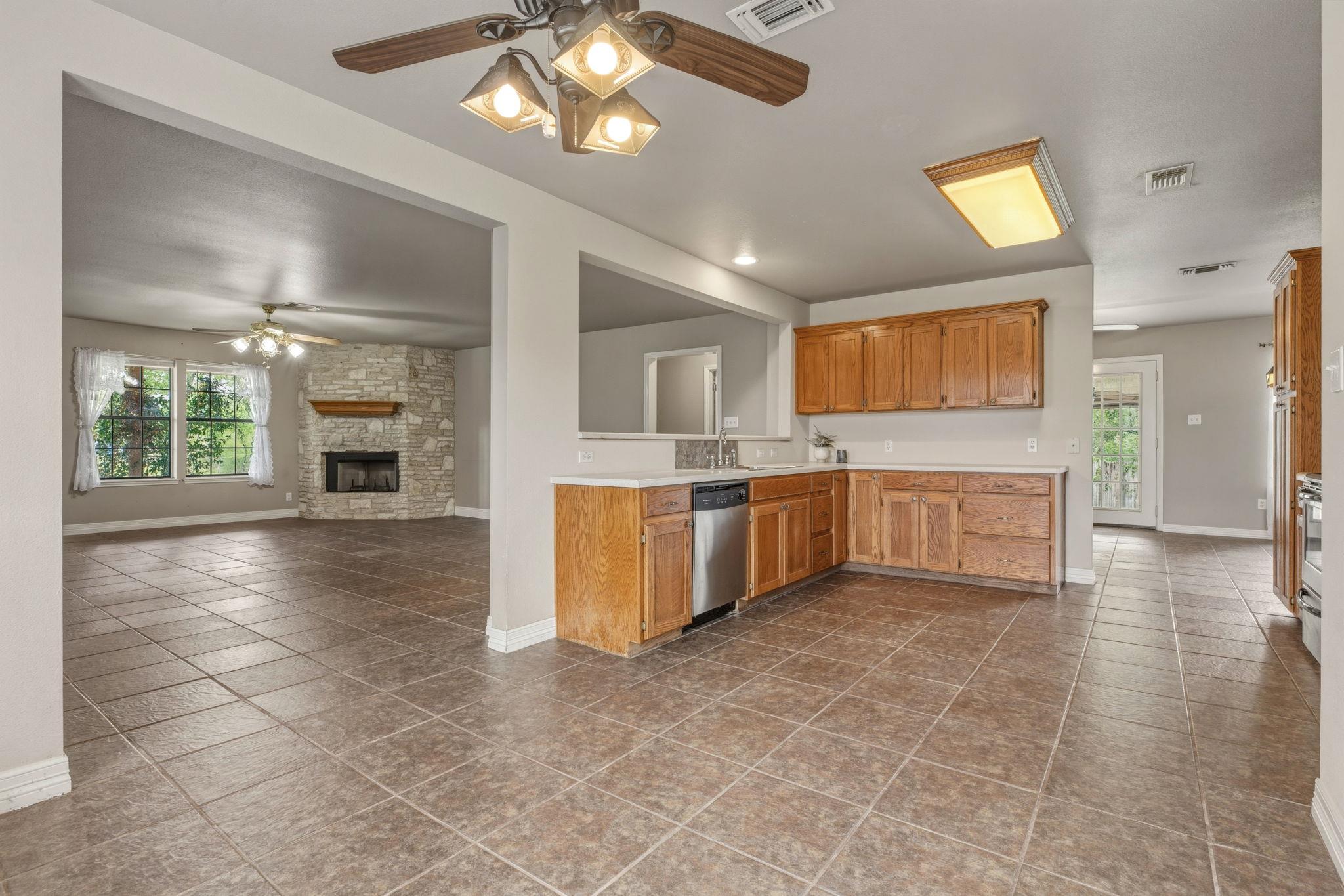 161 Still Forest Dr, Cedar Creek, TX 78612