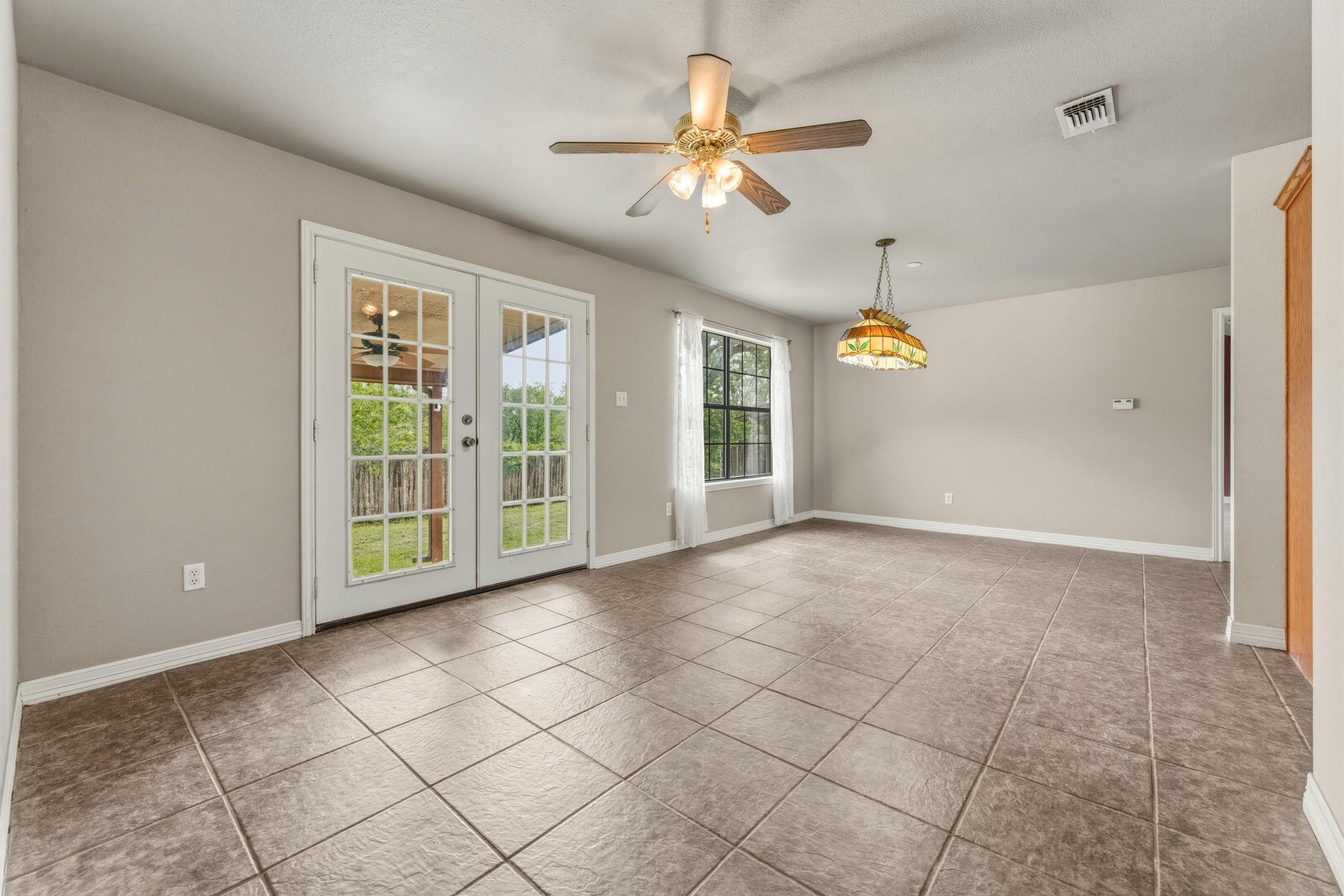 161 Still Forest Dr, Cedar Creek, TX 78612