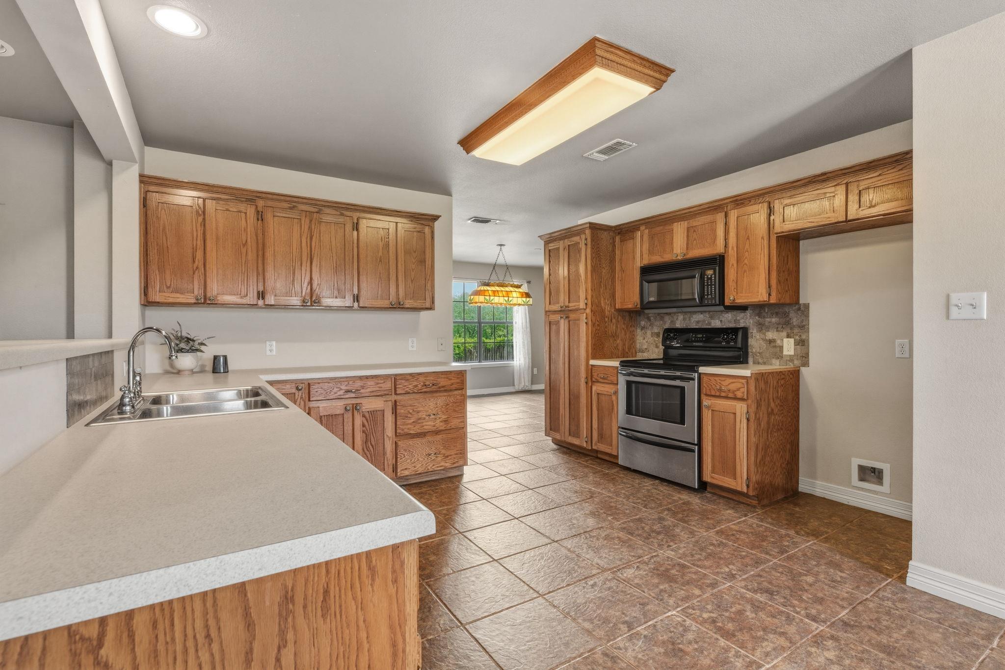 161 Still Forest Dr, Cedar Creek, TX 78612