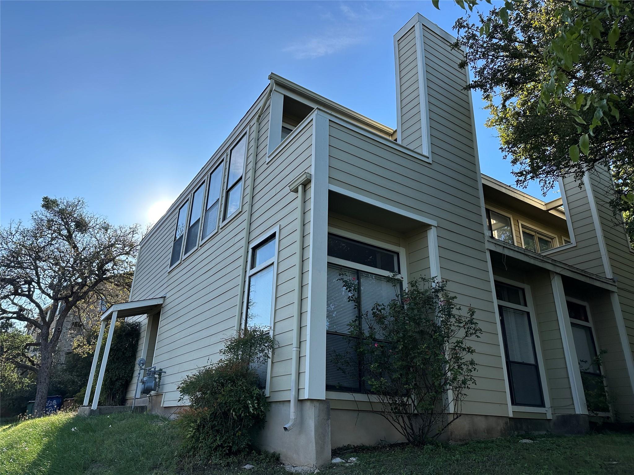 6728 LANCRET HILL Dr # B, Austin, TX 78745