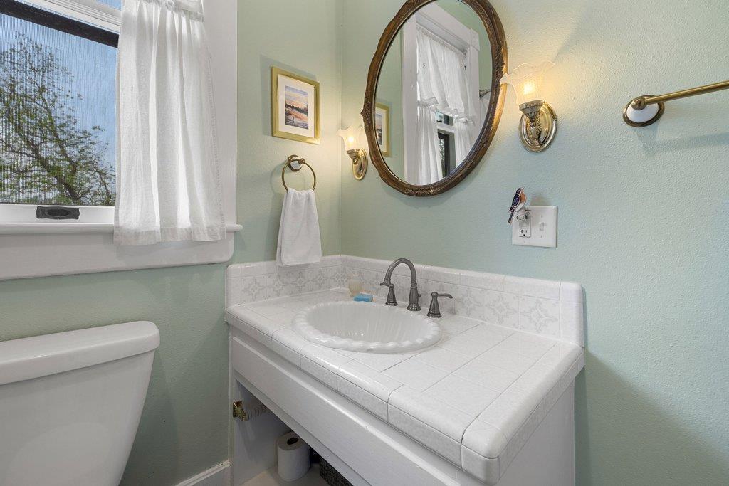 819 Hackberry St, Taylor, TX 76574