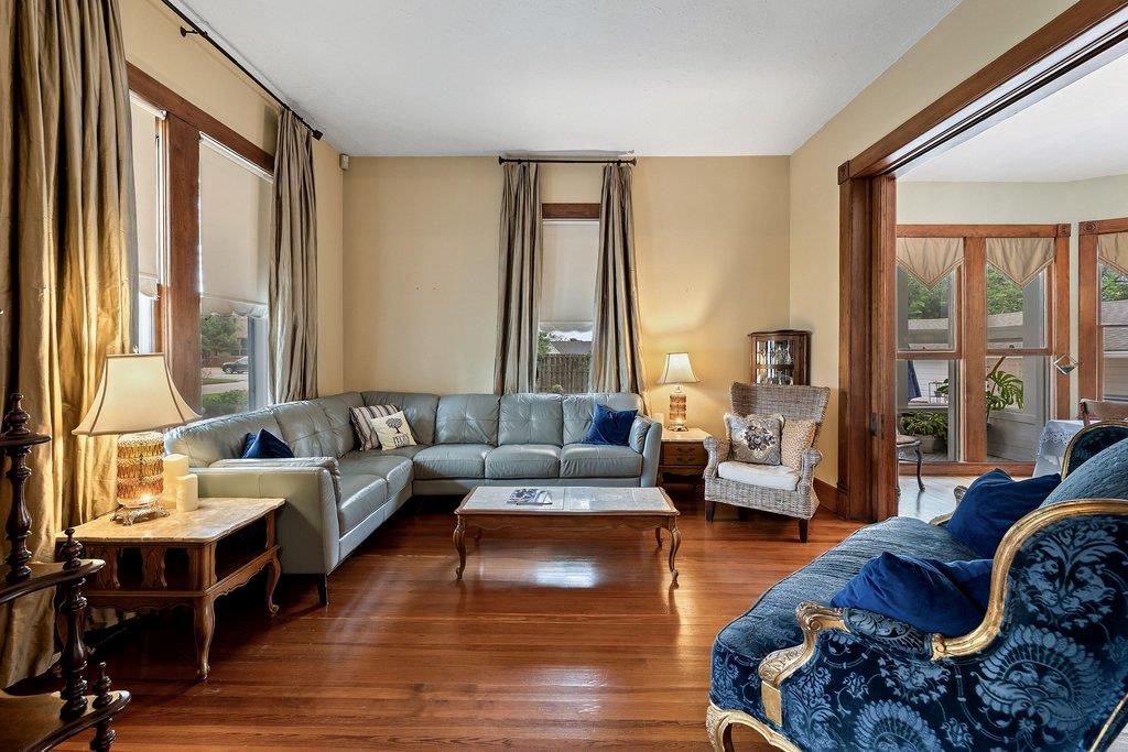 819 Hackberry St, Taylor, TX 76574