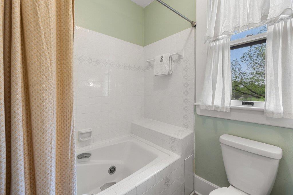 819 Hackberry St, Taylor, TX 76574