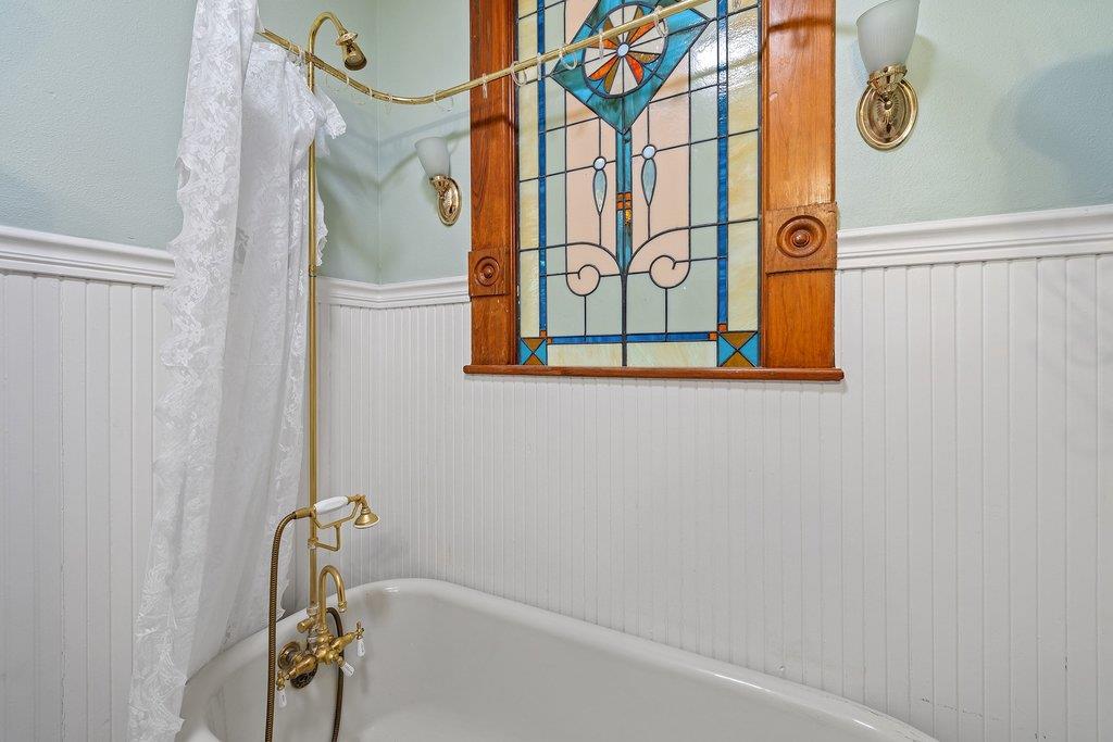 819 Hackberry St, Taylor, TX 76574